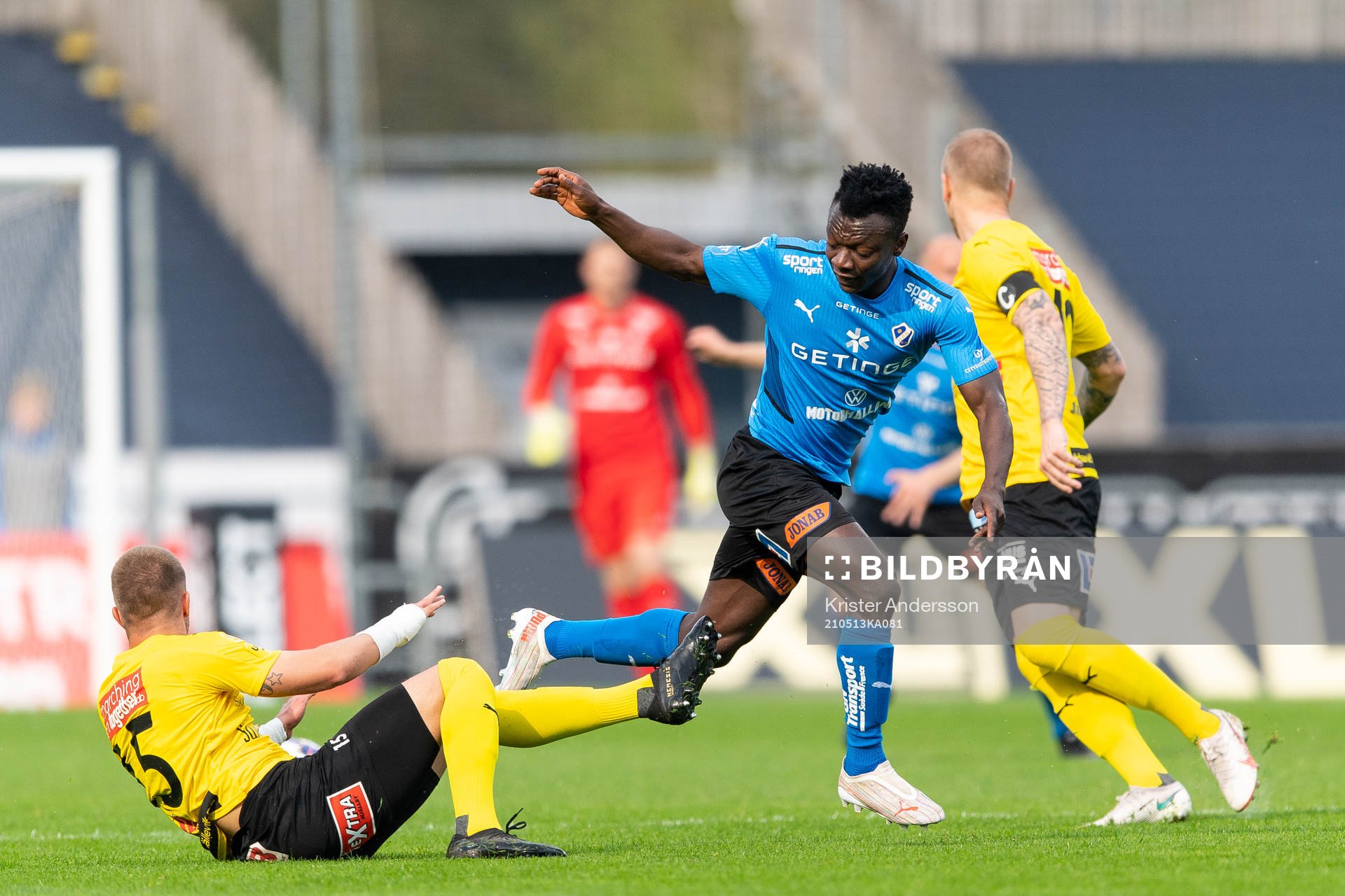 Mjällbys Ivan Kricak och Halmstads Thomas Boakye
