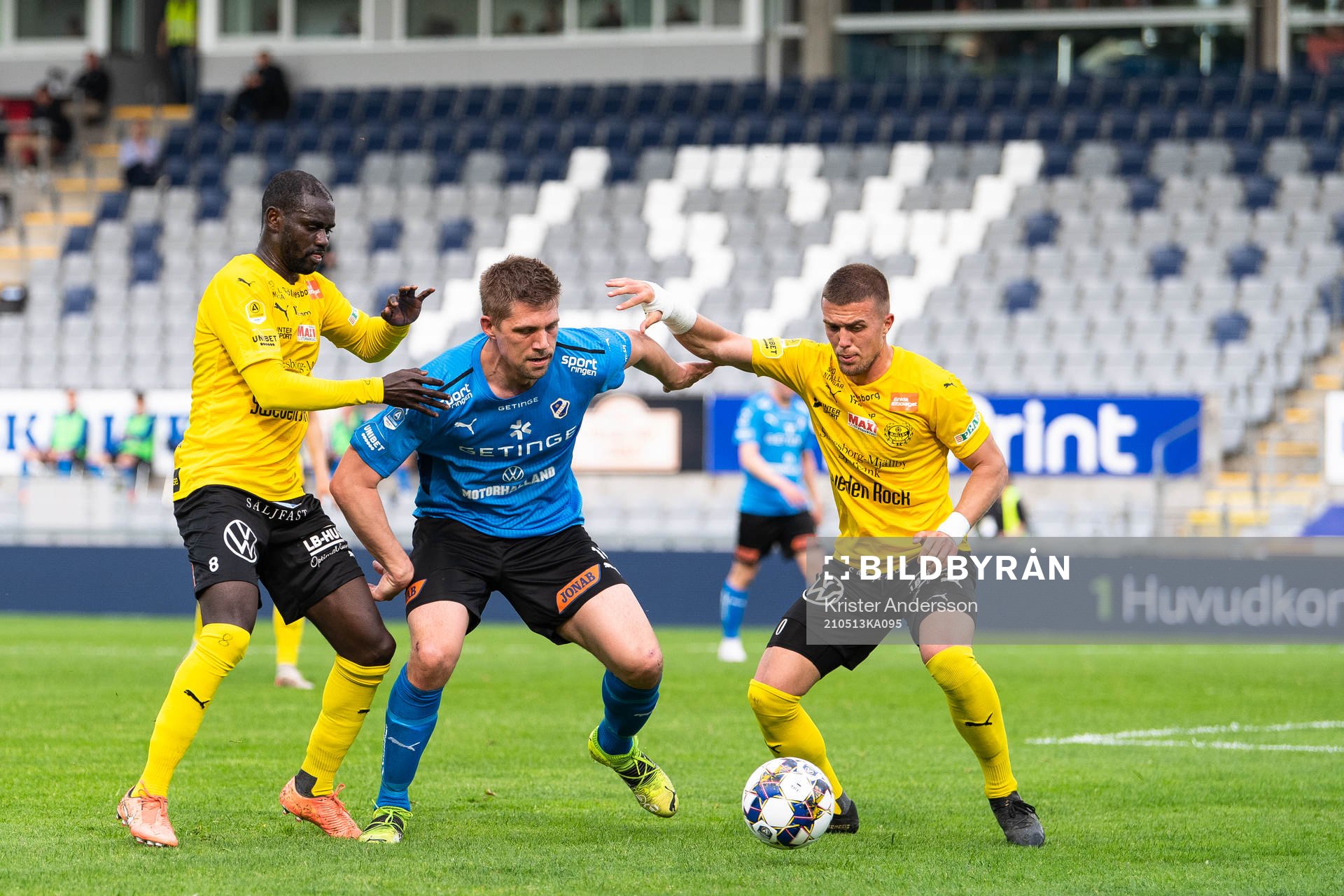 Mjällbys Enock Kofi Adu och Ivan Kricak
