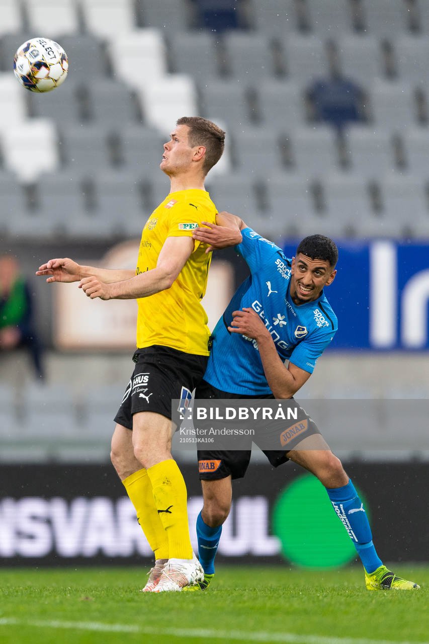 Mjällbys Jacob Bergström och Halmstads Amir Al-Ammari