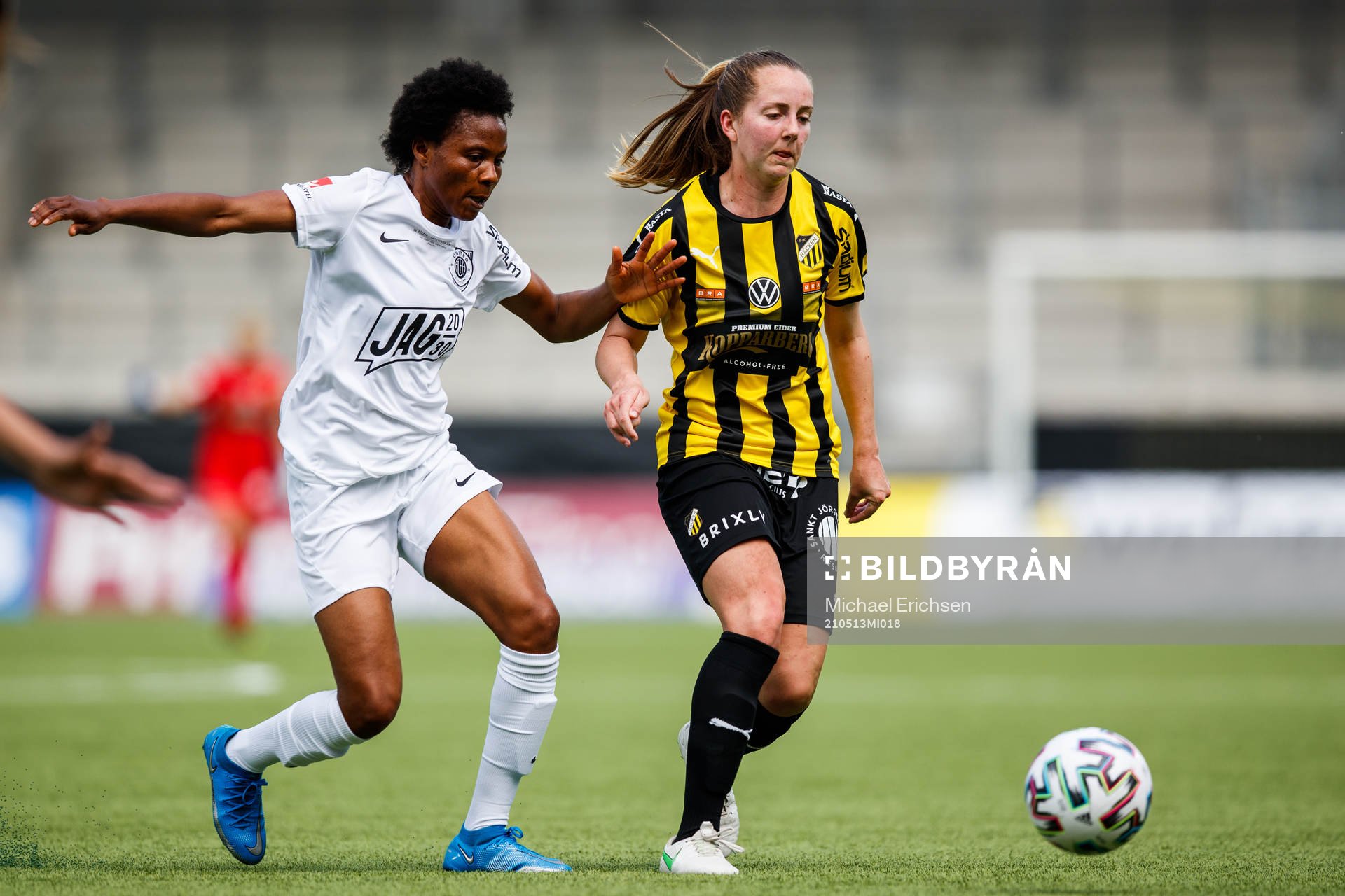 Eskilstunas Halimatu Ayinde och Häckens Dylan Holmes