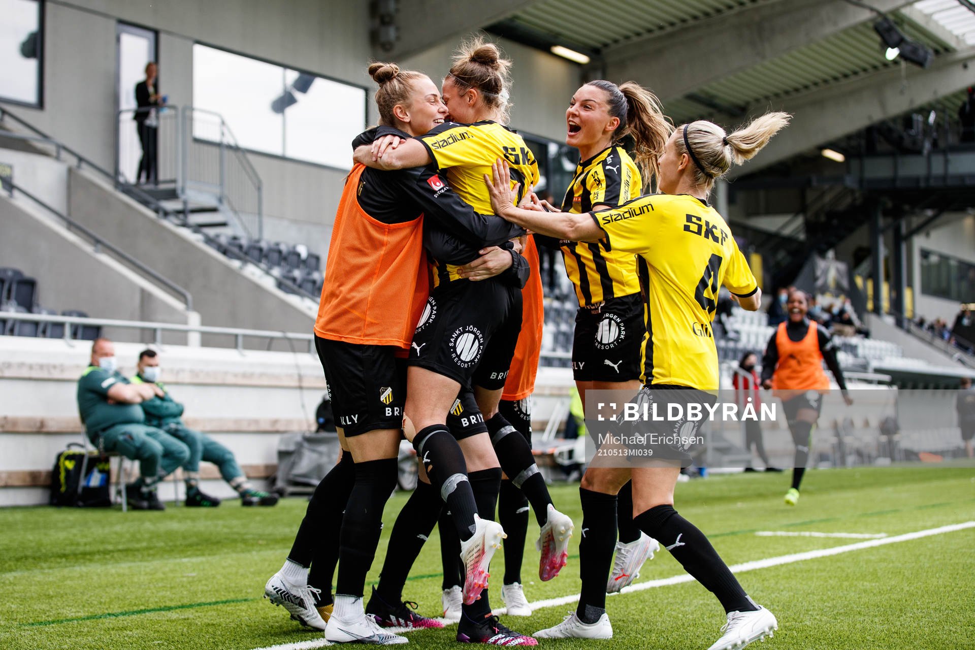 Häckens spelare jublar
