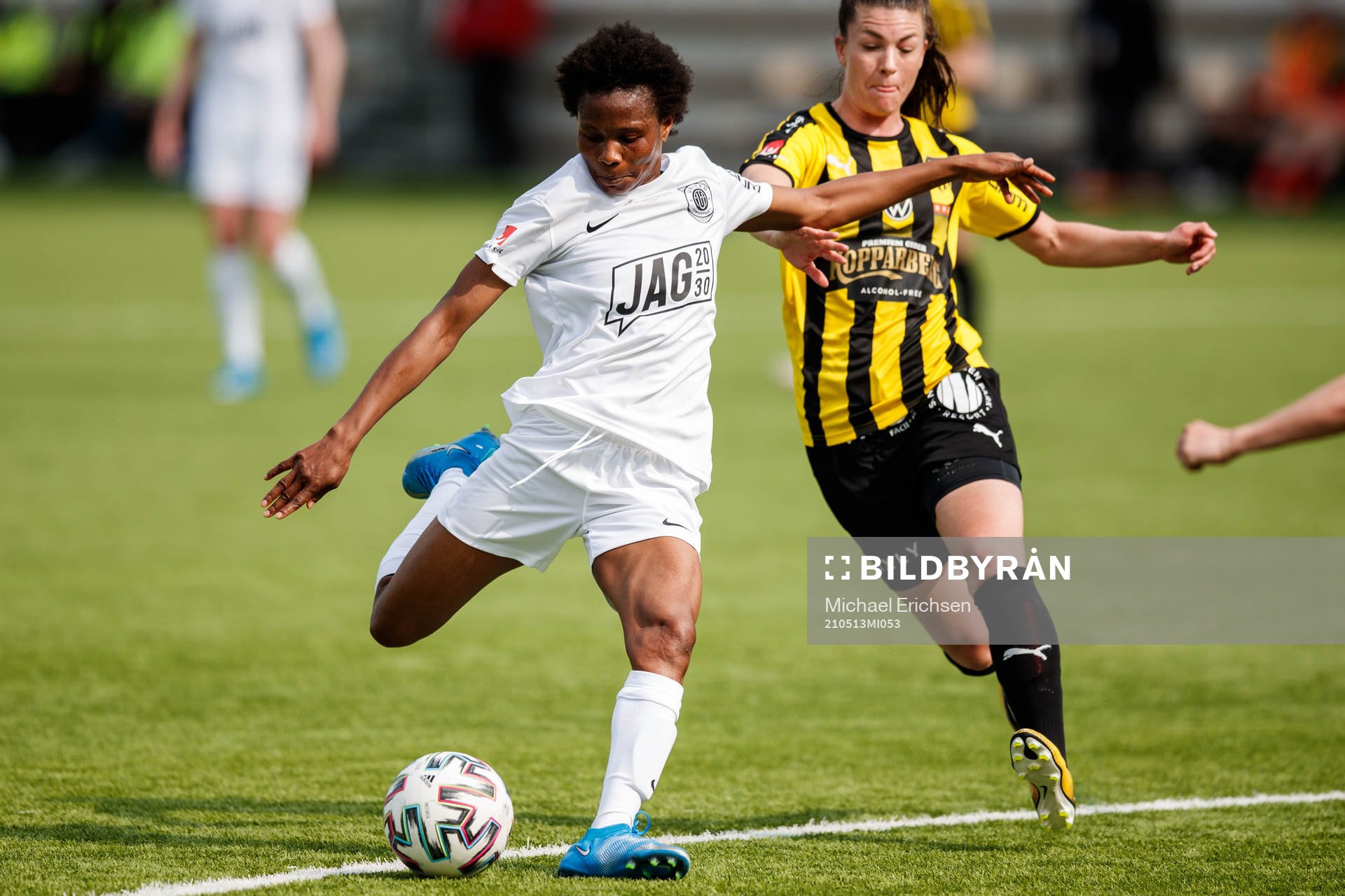 Eskilstunas Halimatu Ayinde och Häckens Pauline Hammarlund