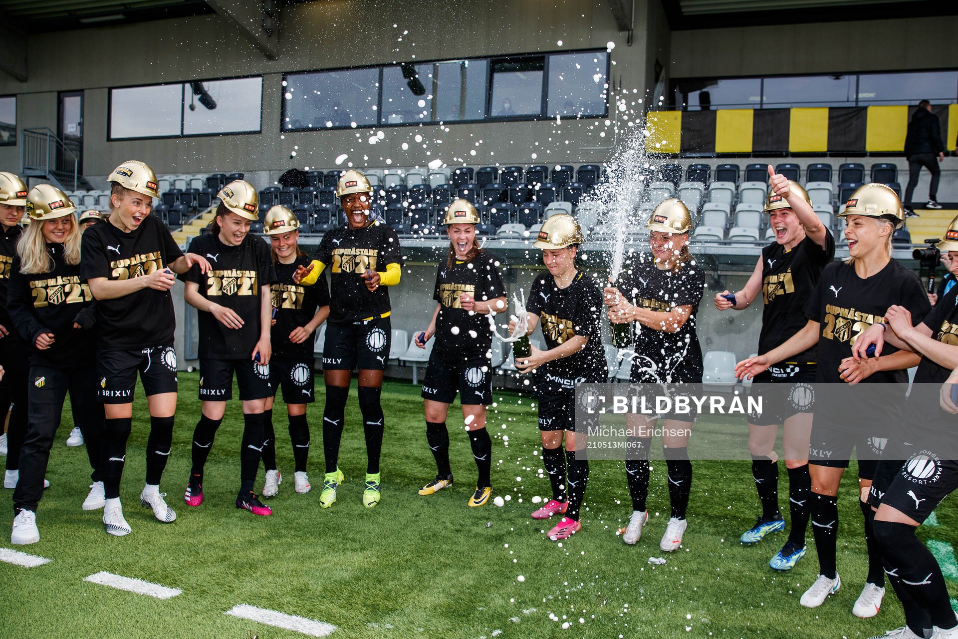 Häckens spelare jublar