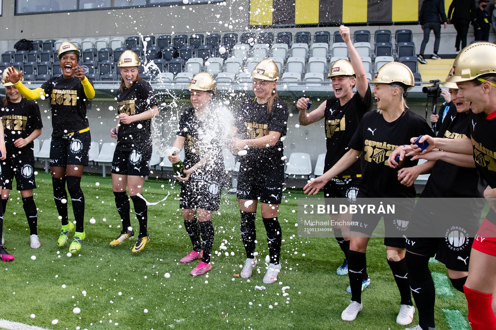 Häckens spelare firar efter finalen i Svenska Cupen mellan Häcken och Eskilstuna United den 13 maj 2021 i Göteborg.
