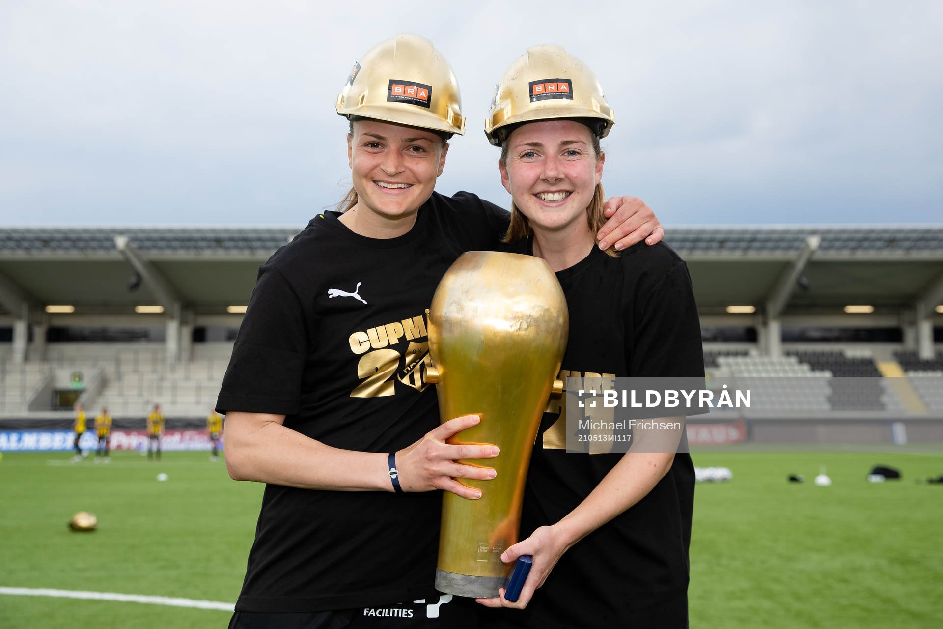 Häckens Milica Mijatovic och målvakt Jennifer Falk