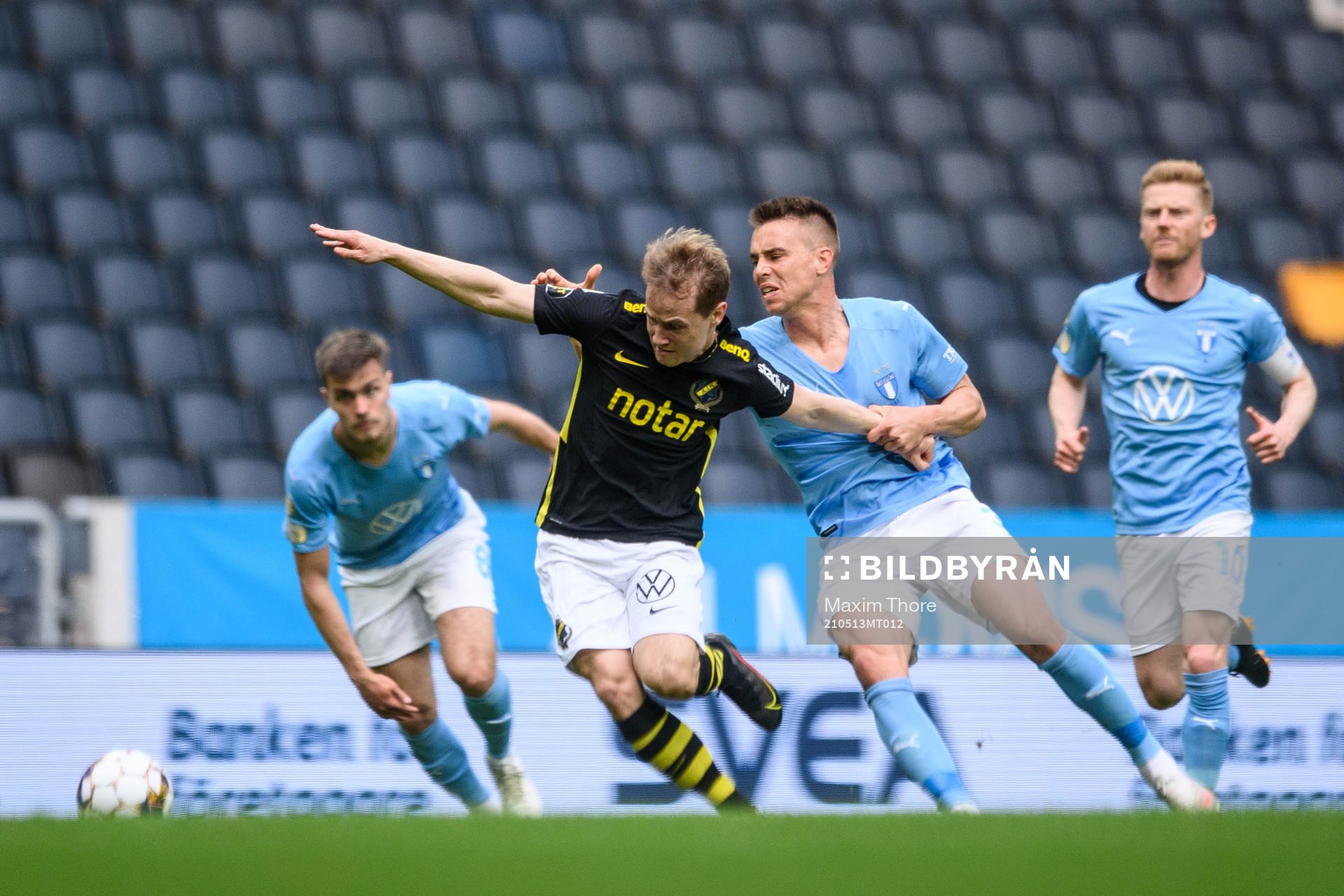 s Saku Ylätupa och Malmö FFs Jonas Knudsen