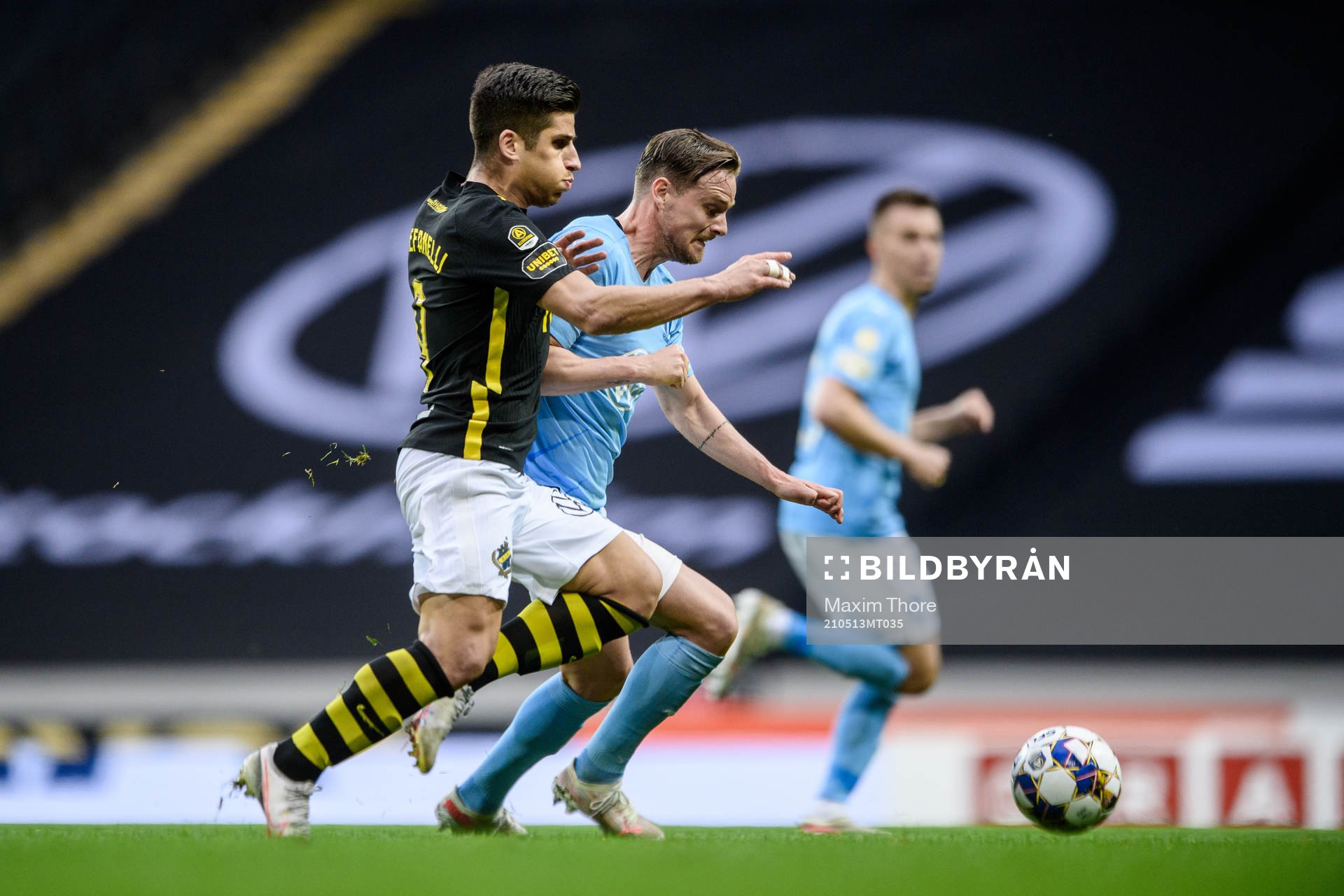 s Nicolas Stefanelli och Malmö FFs Eric Larsson