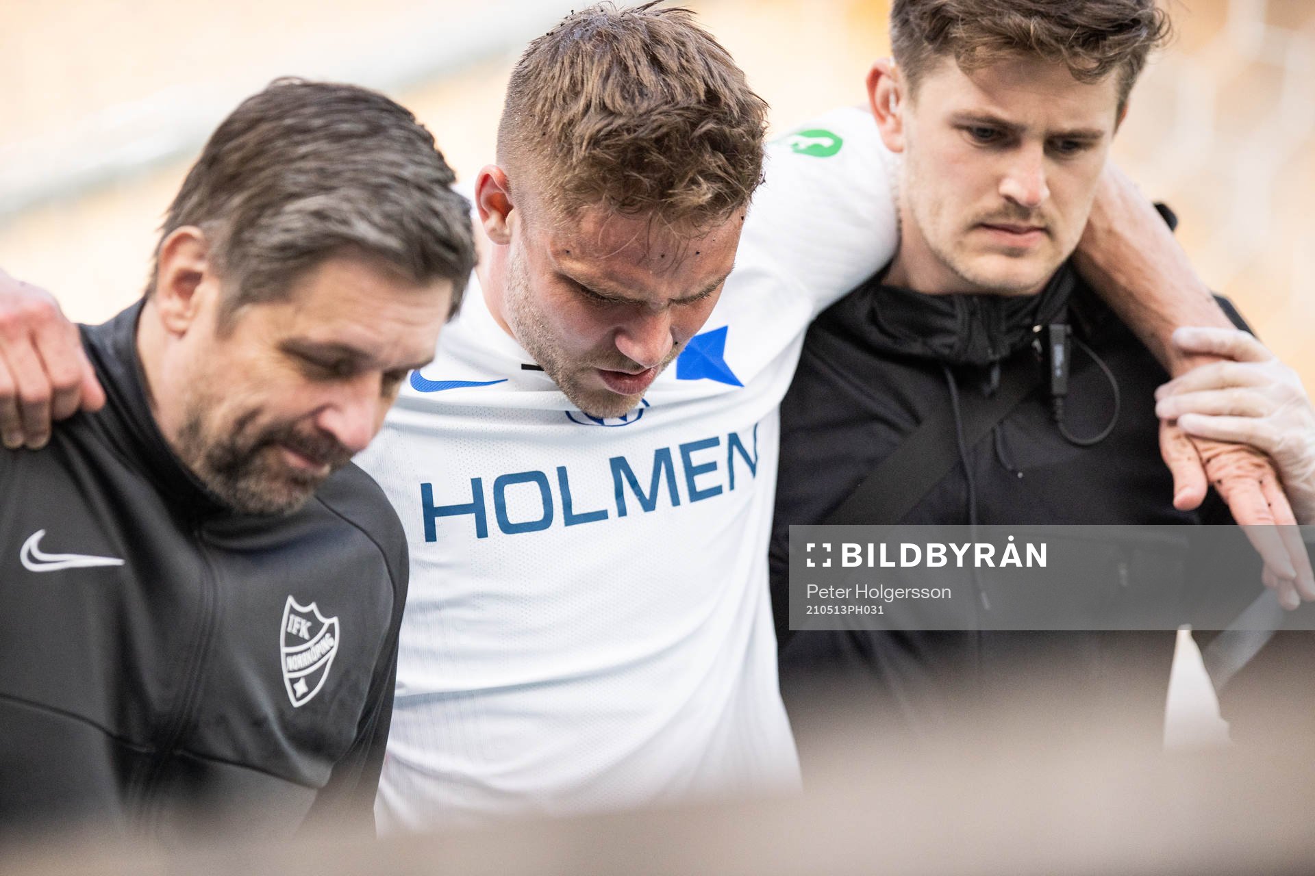 IFK Norrköpings Christoffer Nyman lämnar skadad