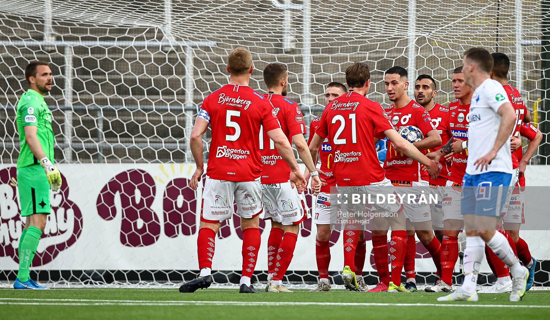 Degerfors spelare jublar