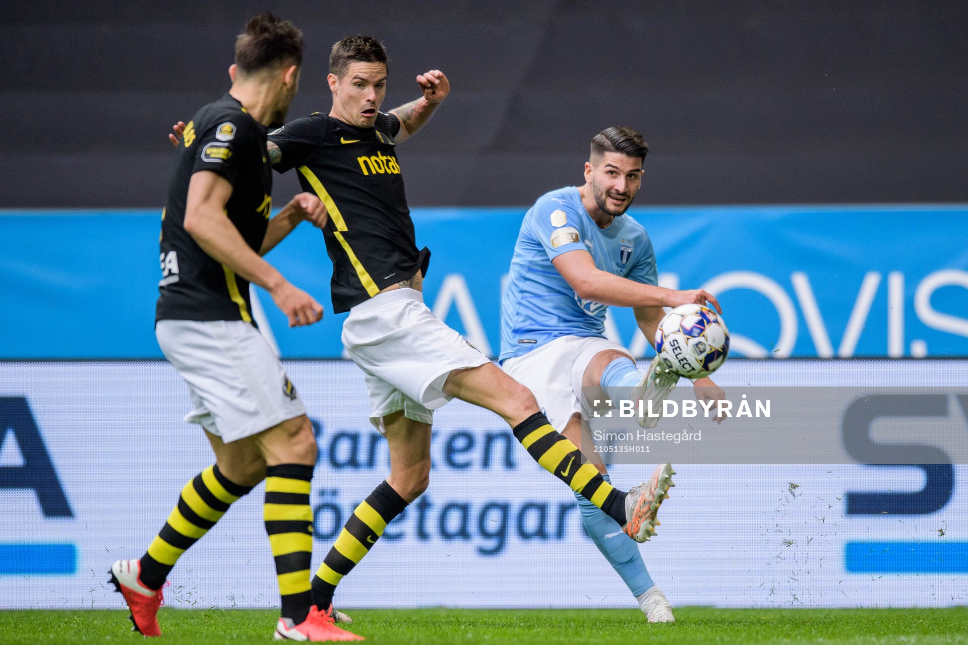 s Mikael Lustig och Malmö FFs Antonio Colak