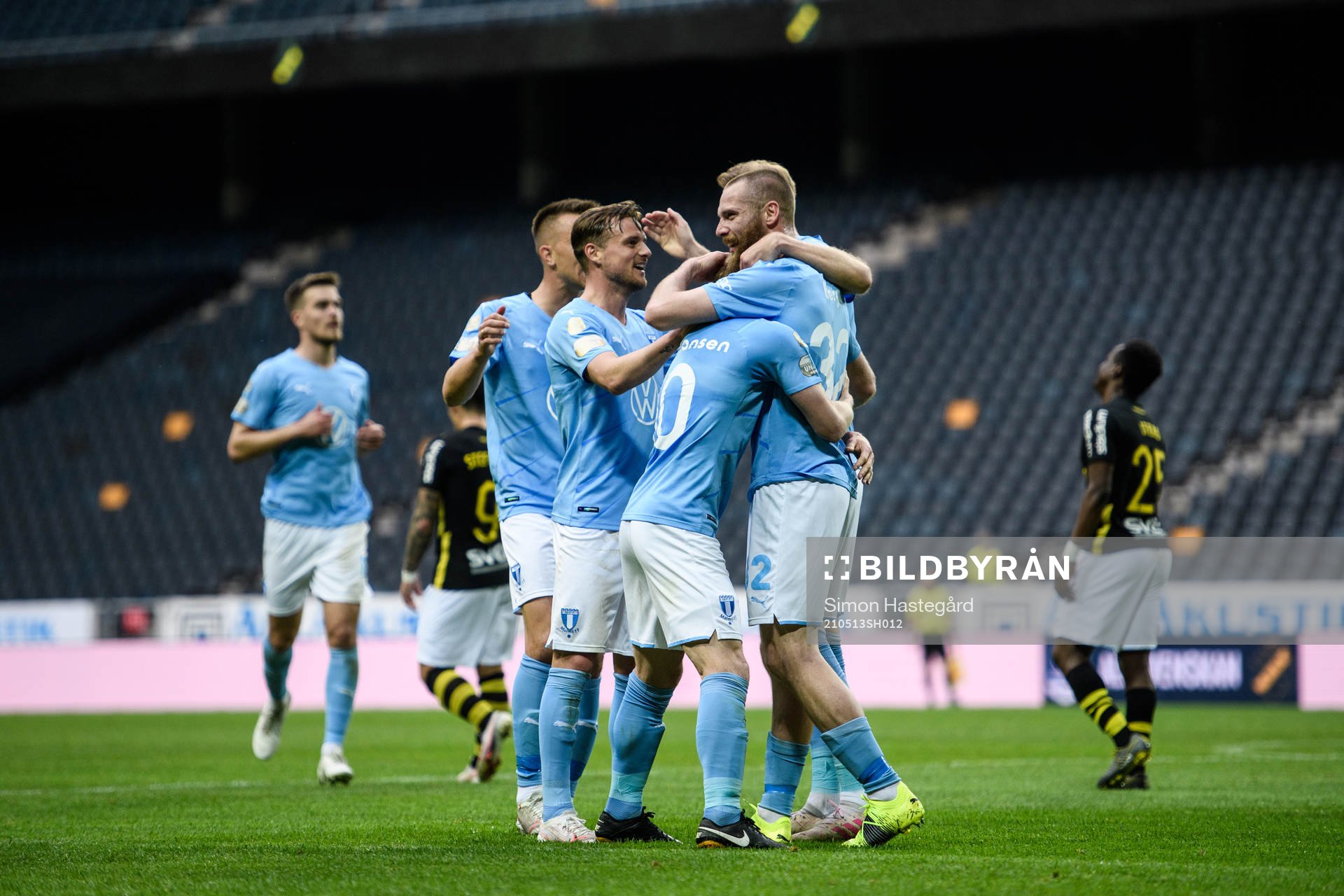 Malmö FFs Jo Inge Berget jublar med lagkamrater