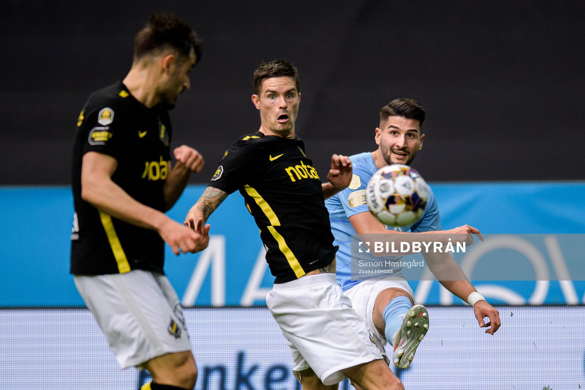 s Mikael Lustig och Malmö FFs Antonio Colak