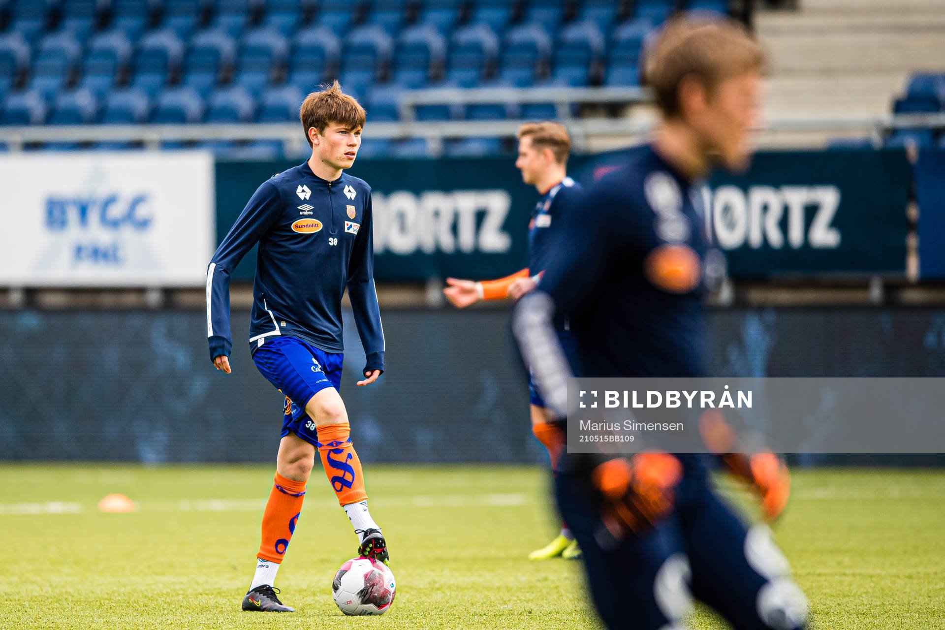 Nikolai Søyset Hopland of Aalesund warms up