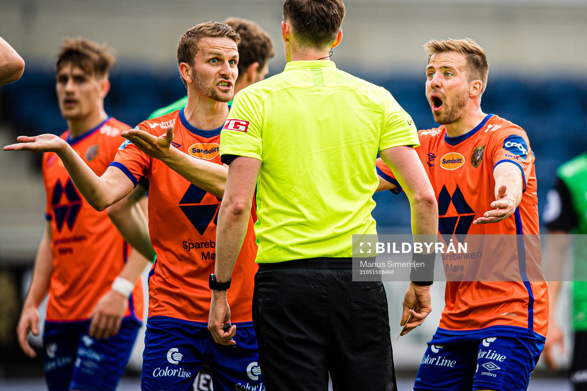 Torbjørn Kallevåg and Simen Rafn of Aalesund reacts