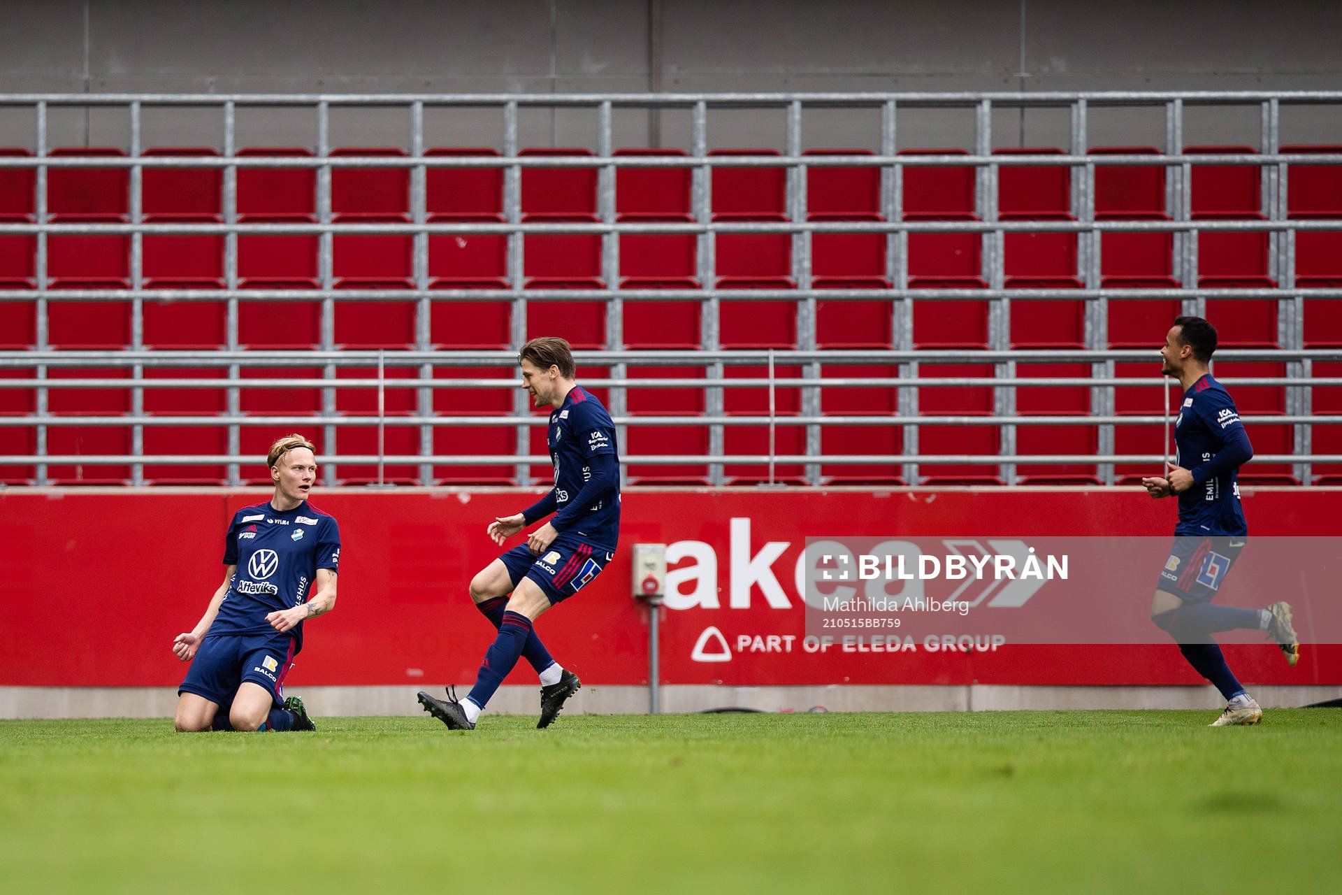 Östers Filip Örnblom jublar