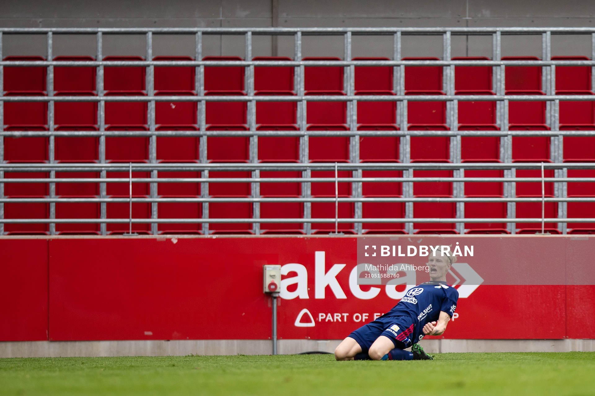 Östers Filip Örnblom jublar