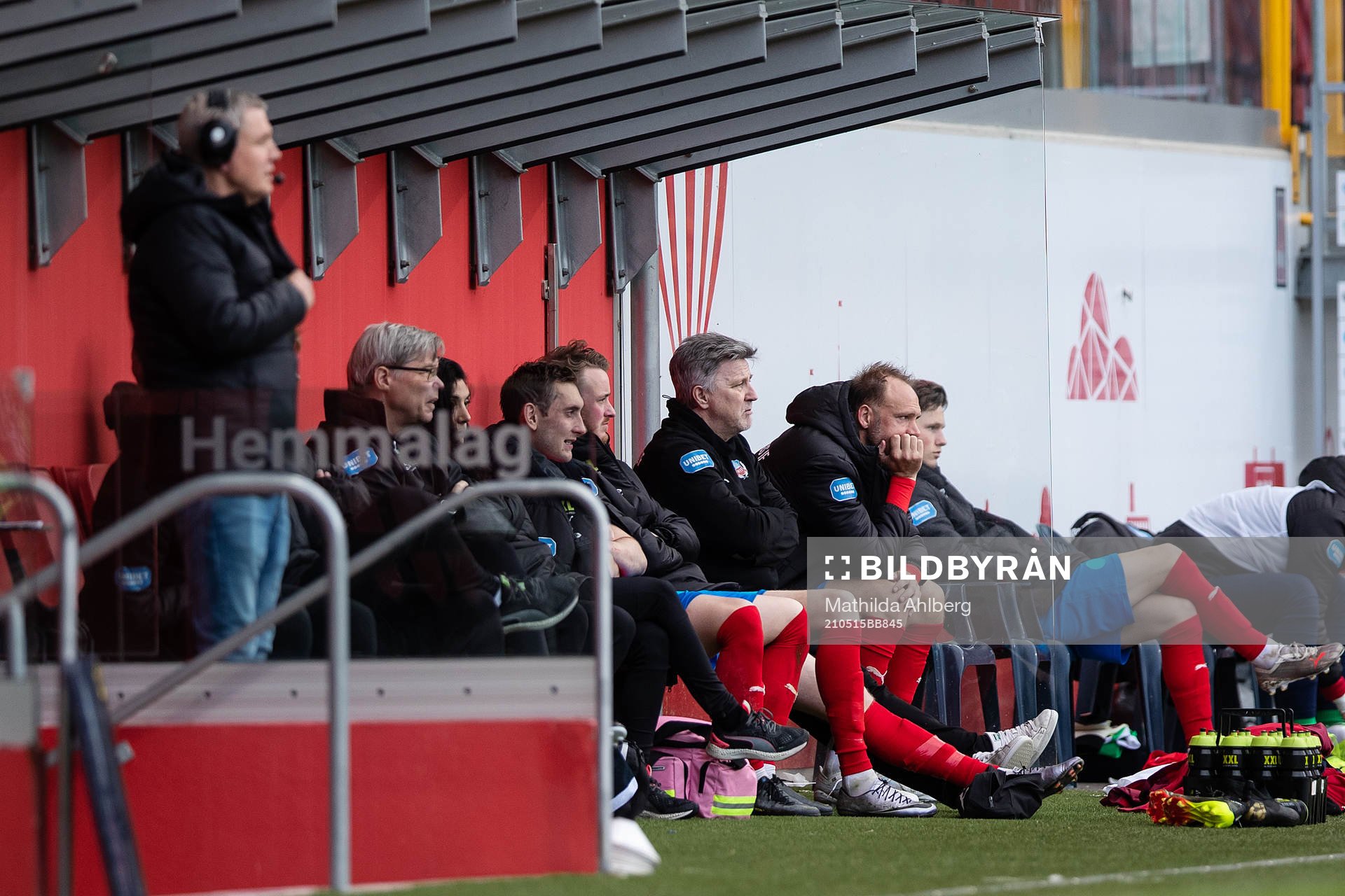 Helsingborgs Andreas Granqvist deppar på bänken