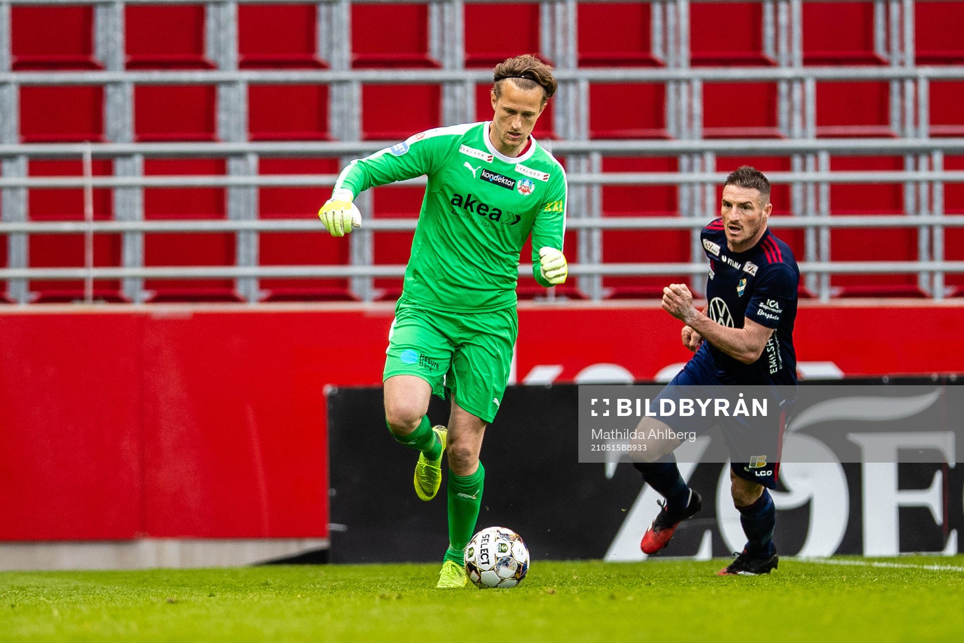 Helsingborgs målvakt Anders Lindegaard och Östers James