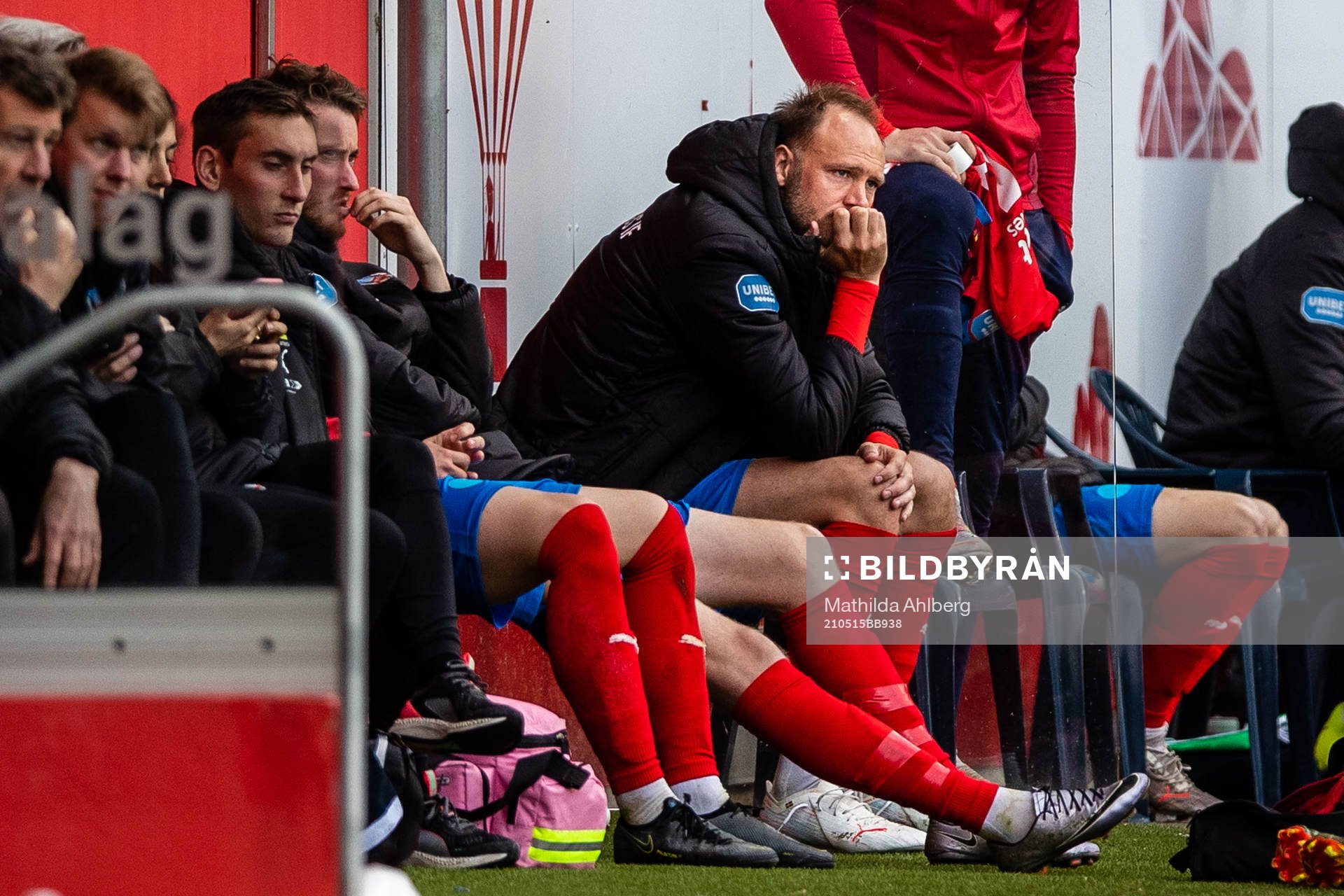 Helsingborgs Andreas Granqvist deppar på bänken