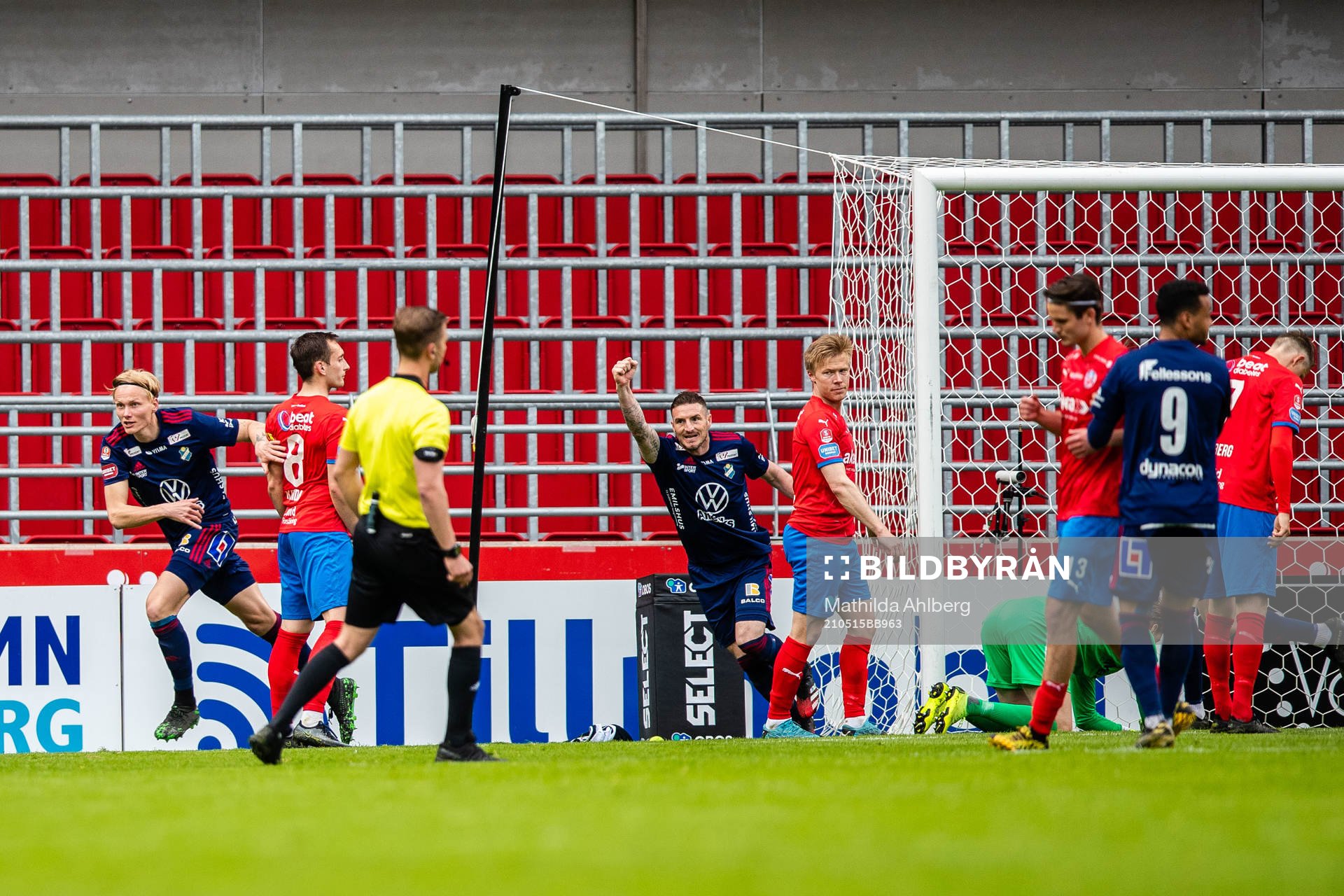 Östers Filip Örnblom och James Keene jublar samtidigt som