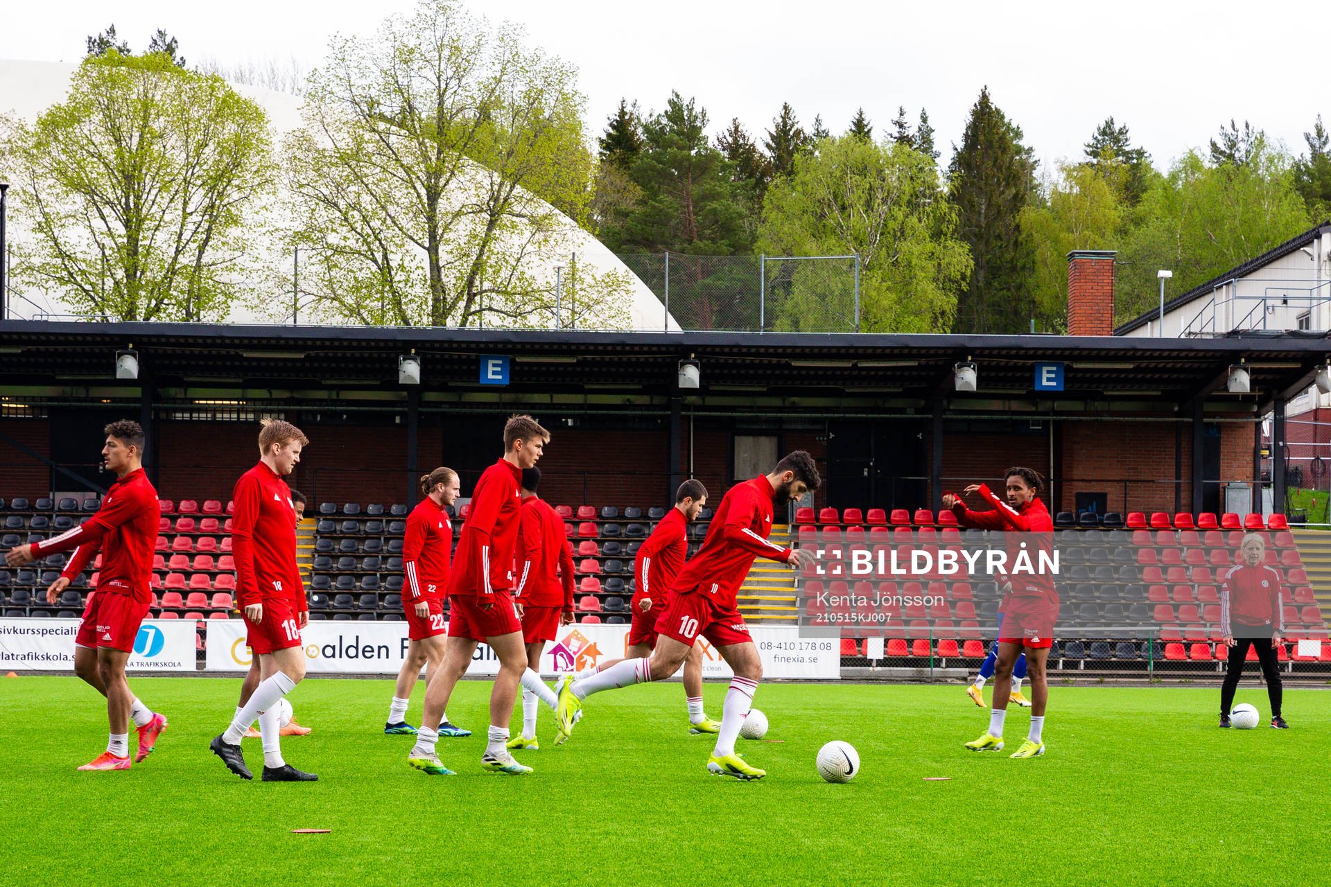 Hudiksvalls spelare värmer upp