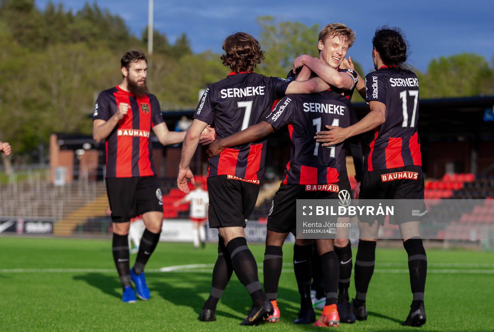Brommapojkarnas Simon Helg, Gustav Sandberg Magnusson och Monir Jelassi jublar med Jardell Kanga efter 5-0 under fotbollsmatchen i Division 1 Norra mellan Brommapojkarna och Hudiksvall den 15 maj 2021 i Stockholm. 
