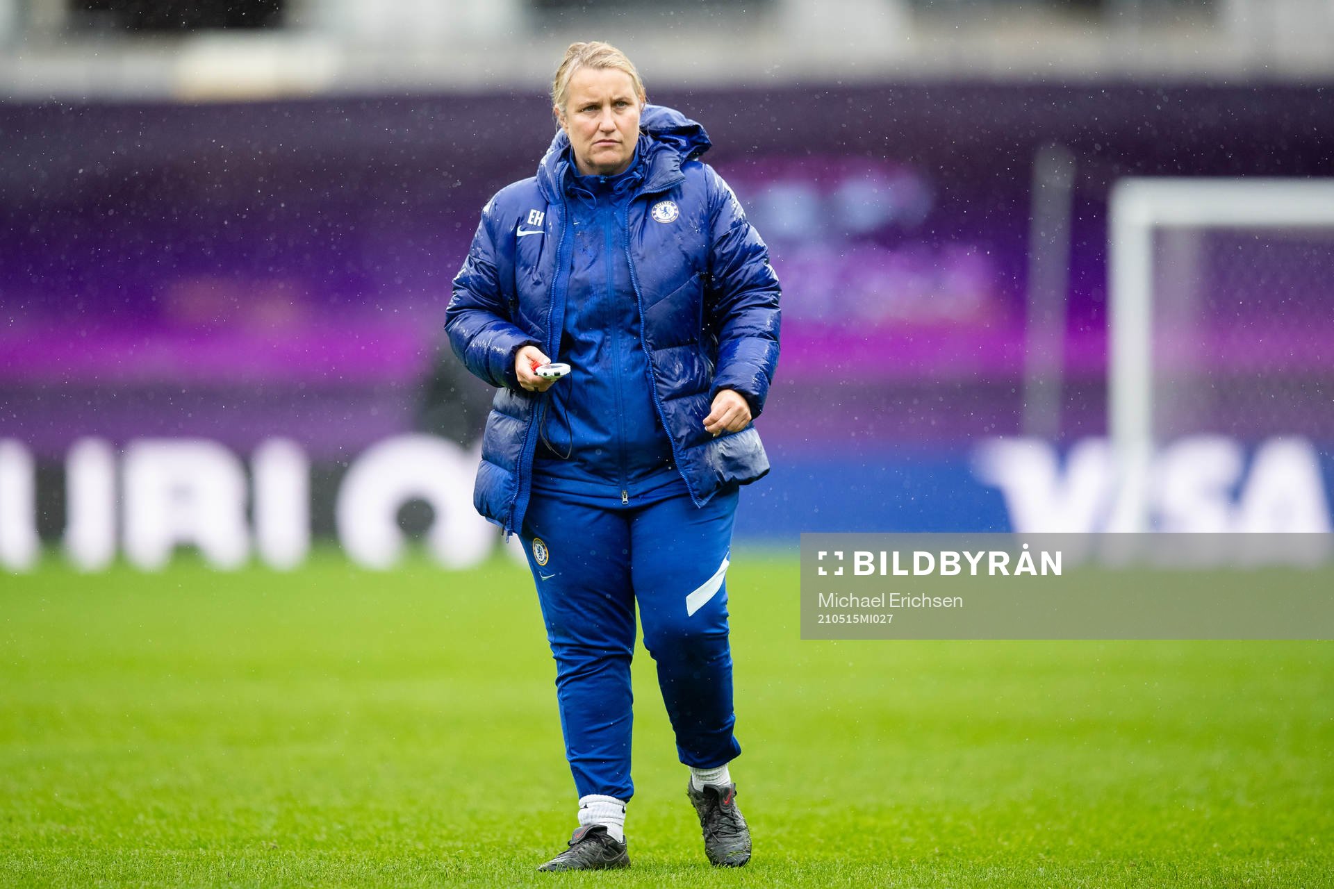 Coach Emma Hayes of Chelsea