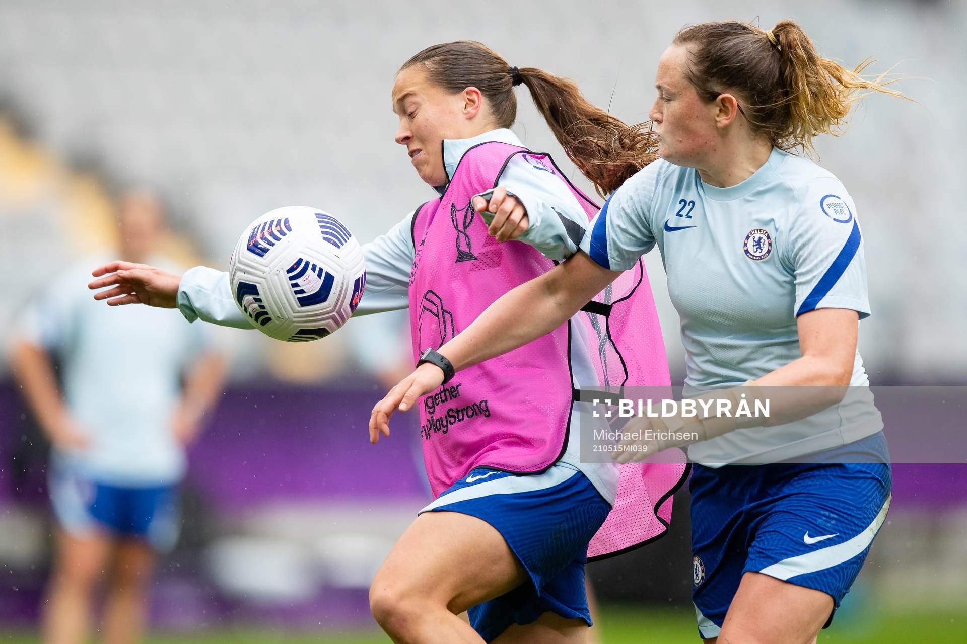 Francesca Kirby and Erin Cuthbert of Chelsea