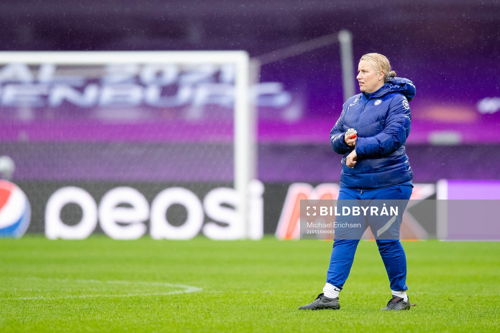 Coach Emma Hayes of Chelsea