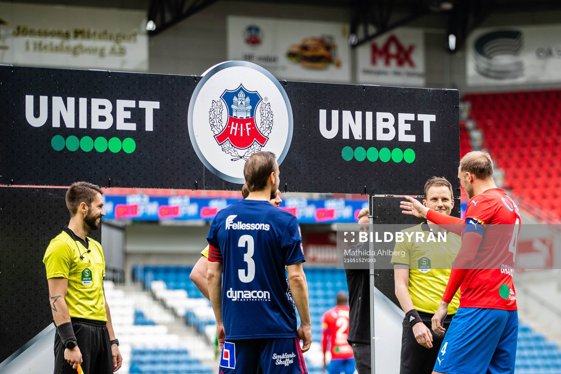 Östers Månz Berg  och Helsingborgs Andreas Granqvist vid