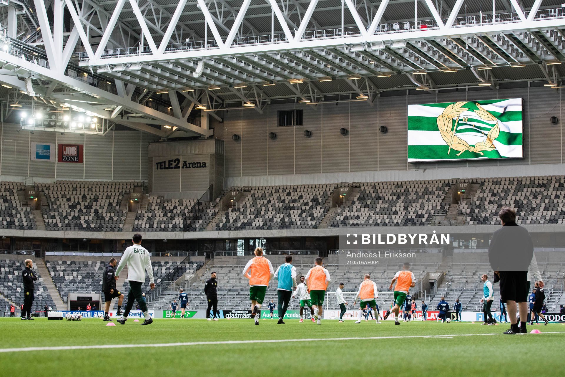 Hammarbys spelare värmer upp innan fotbollsmatchen i