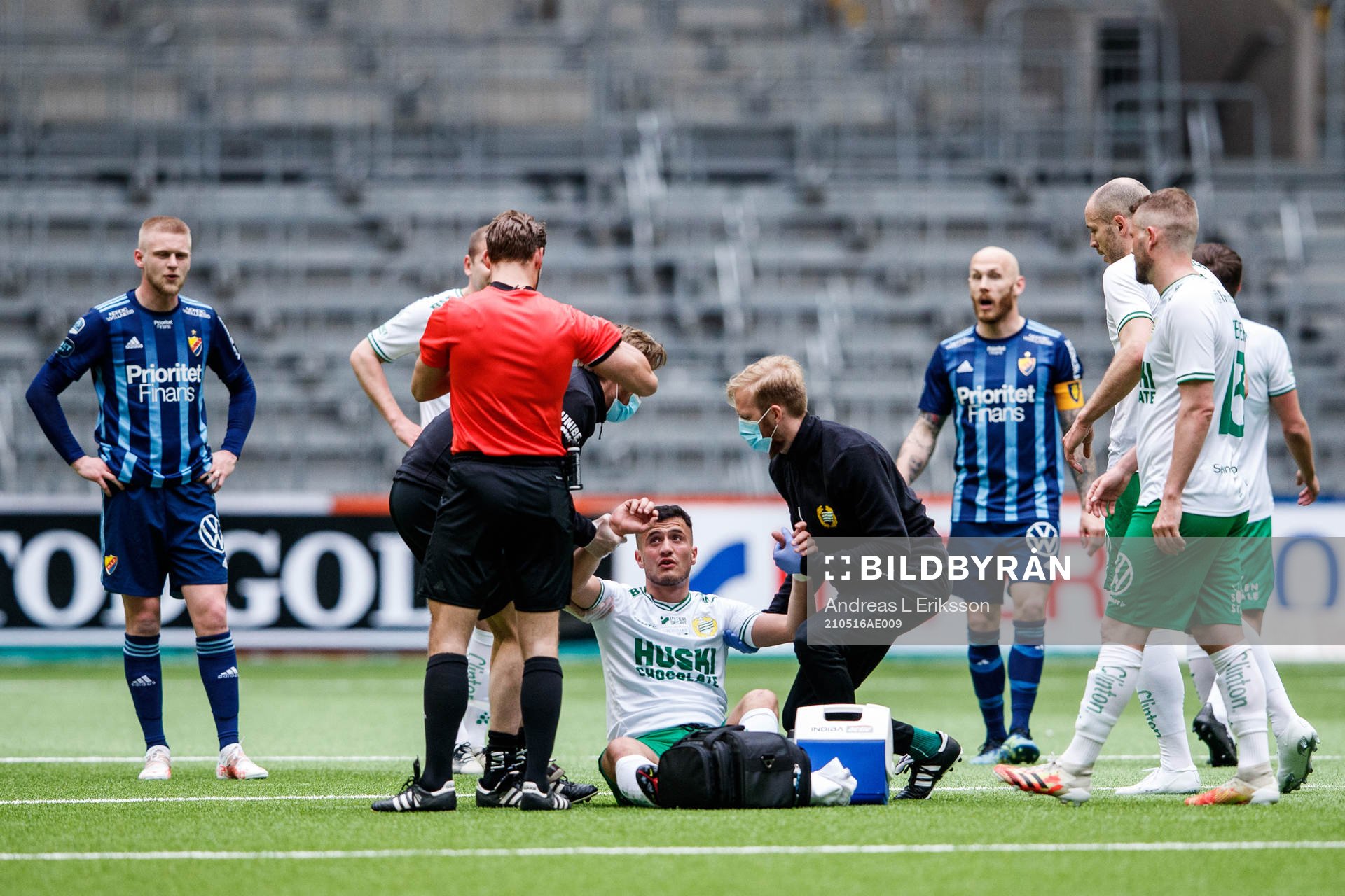 Hammarbys Astrit Selmani har ont
