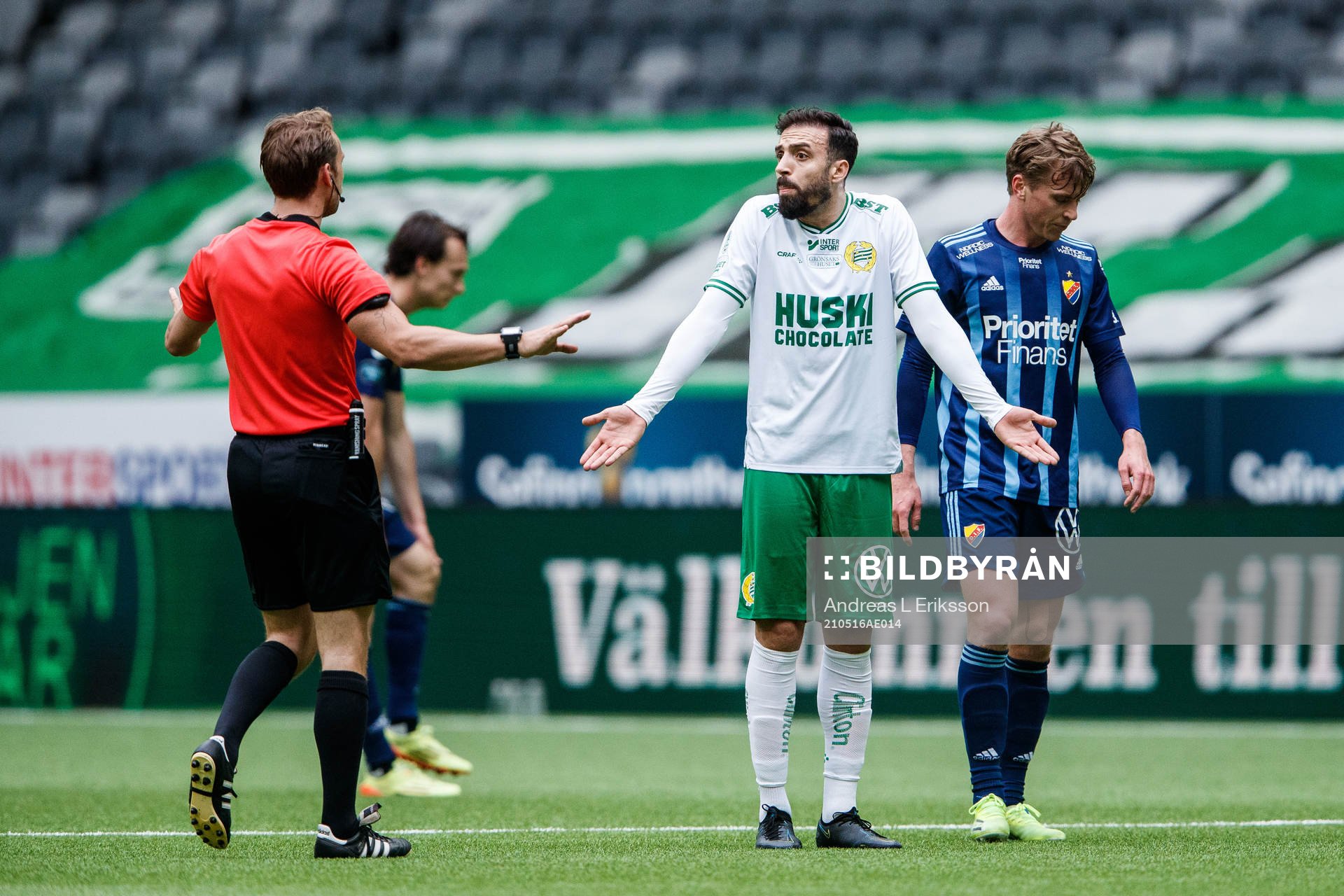 Hammarbys Abdul Khalili reagerar mot domare Kristoffer