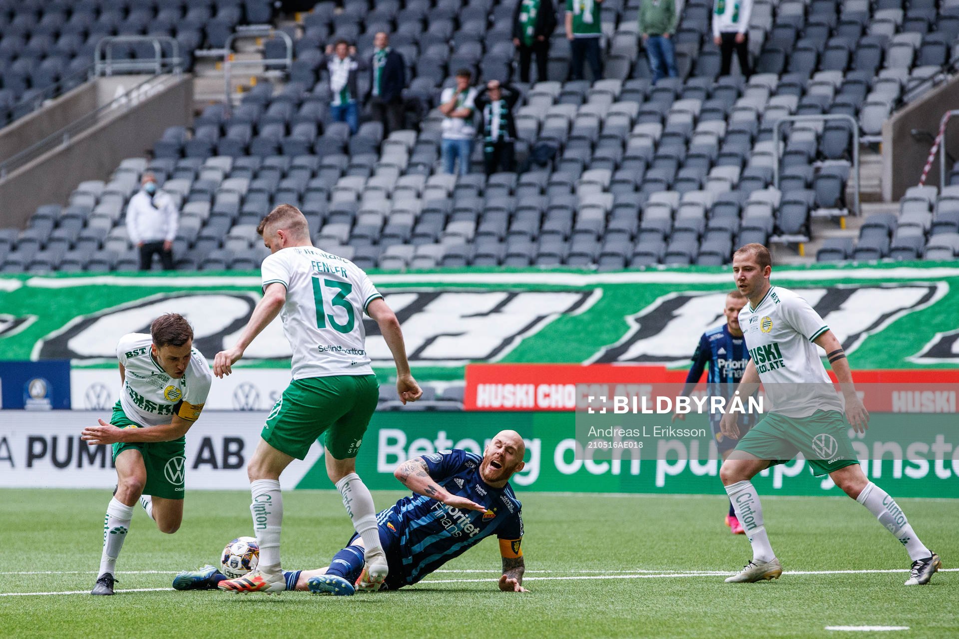Hammarbys Jeppe Andersen och Djurgårdens Magnus Eriksson