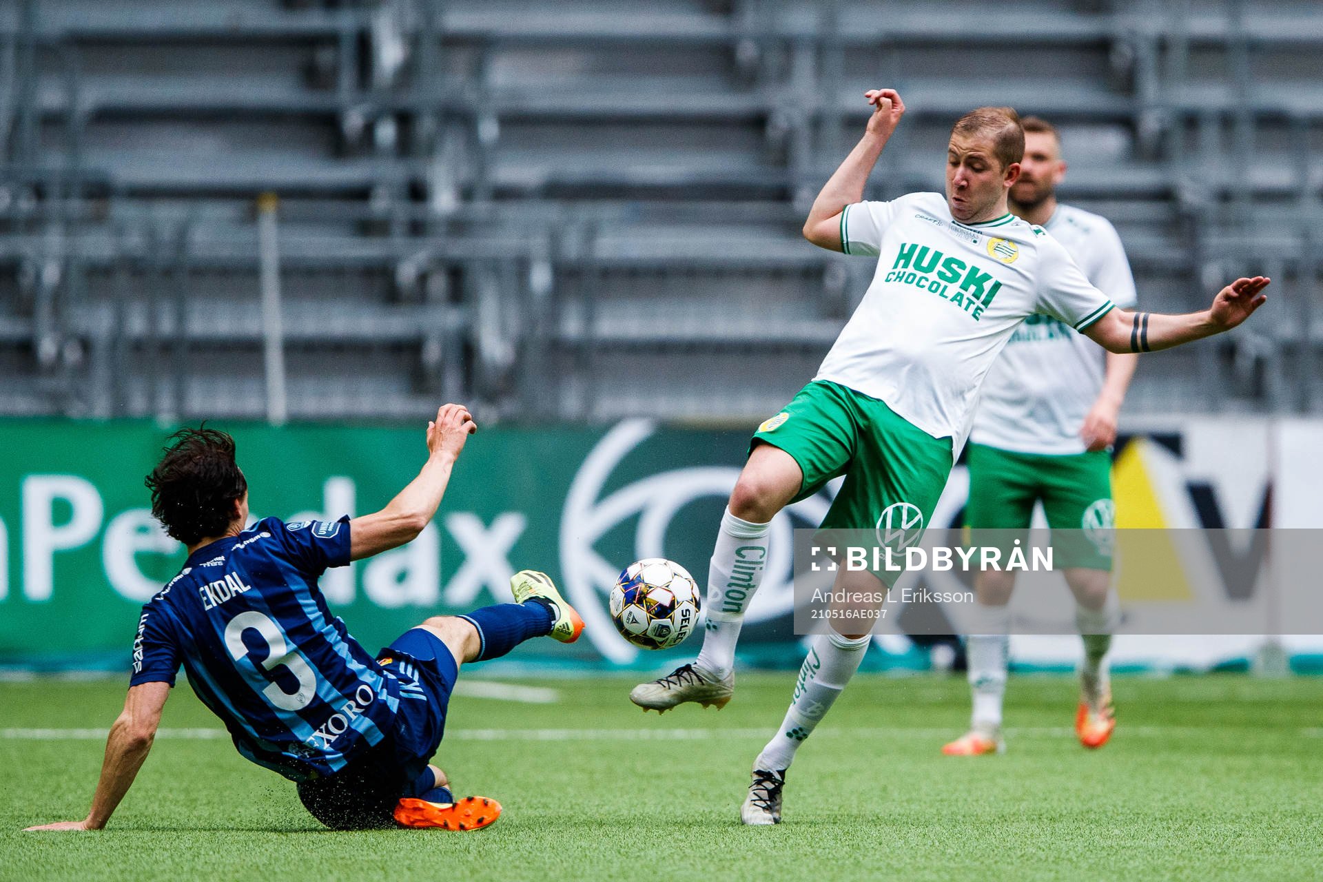 Djurgårdens Hjalmar Ekdal och Hammarbys Darijan Bojanic