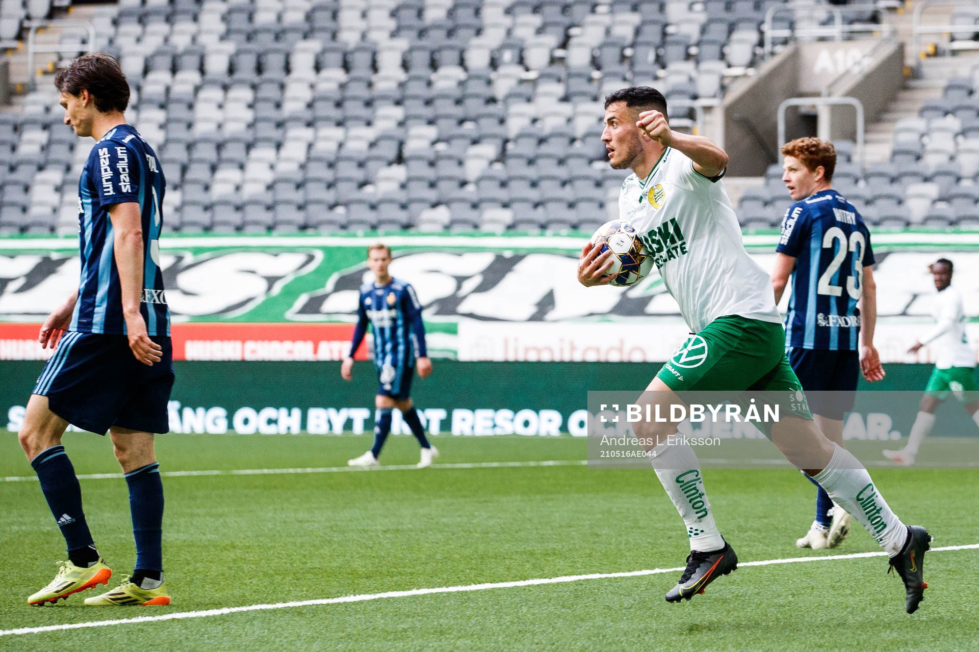 Hammarbys Astrit Selmani jublar