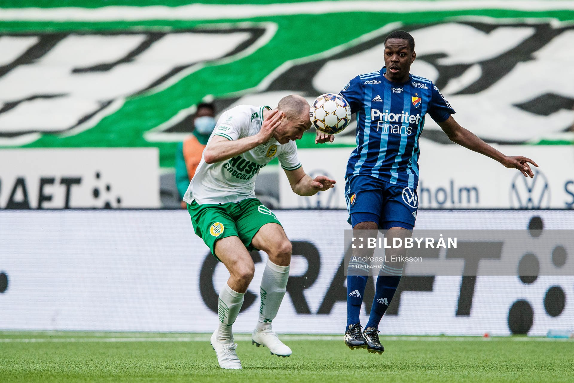 Hammarbys Jon Gudni Fjoluson och Djurgårdens Joel Asoro