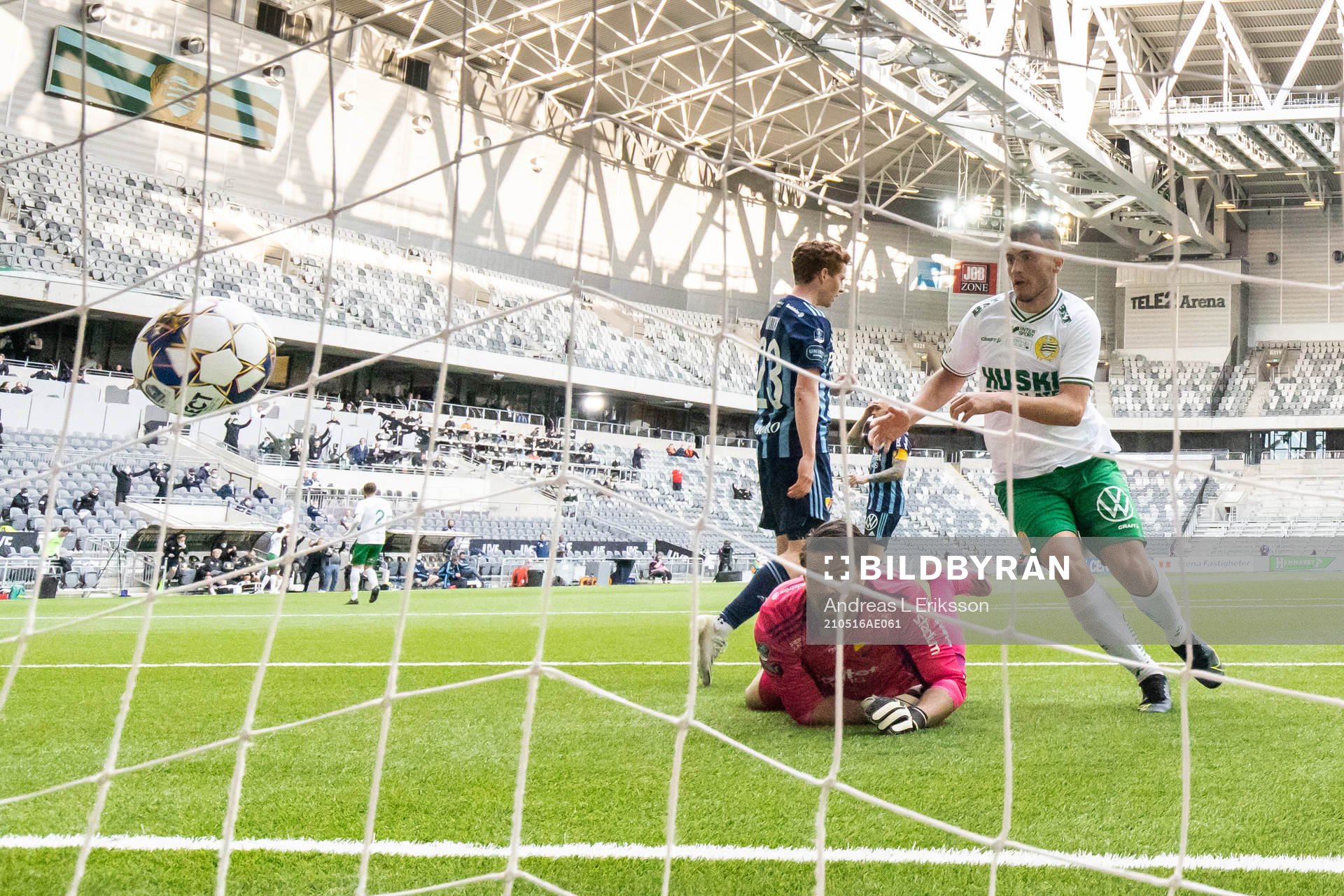 Hammarbys Astrit Selmani kvitterar för Hammarbys till 2-2