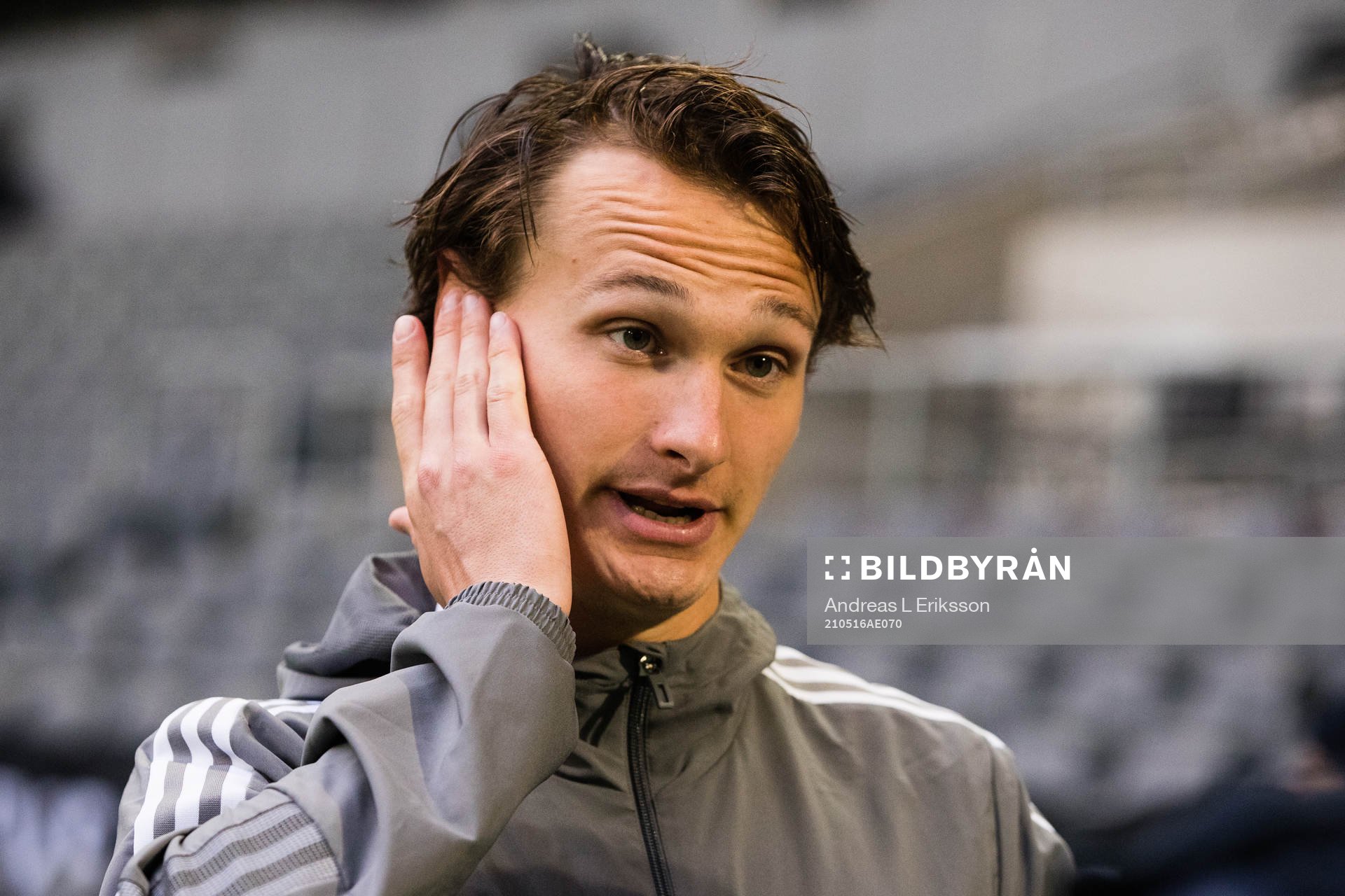 Djurgårdens Hjalmar Ekdal talar med media