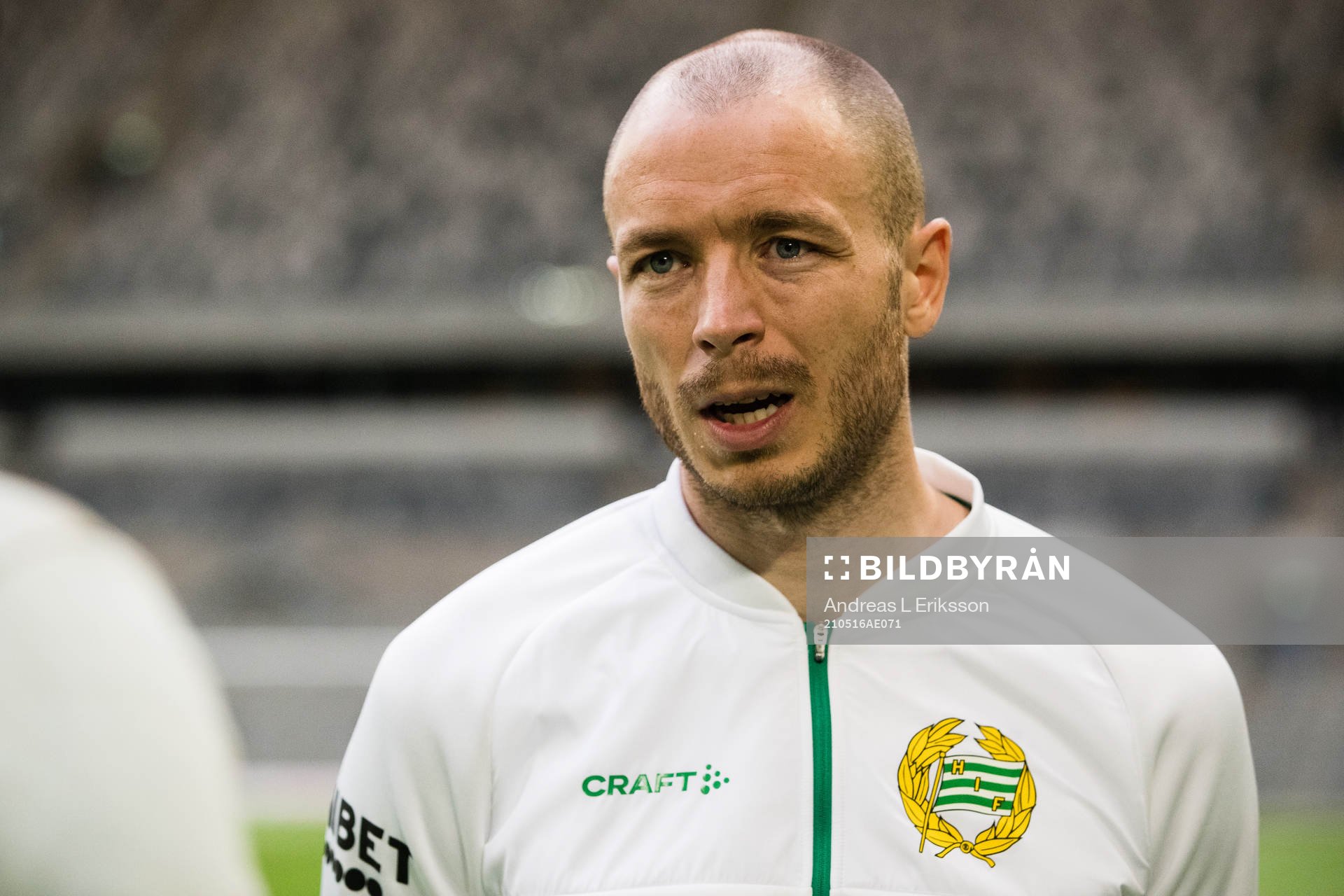Hammarbys Jon Gudni Fjoluson talar med media