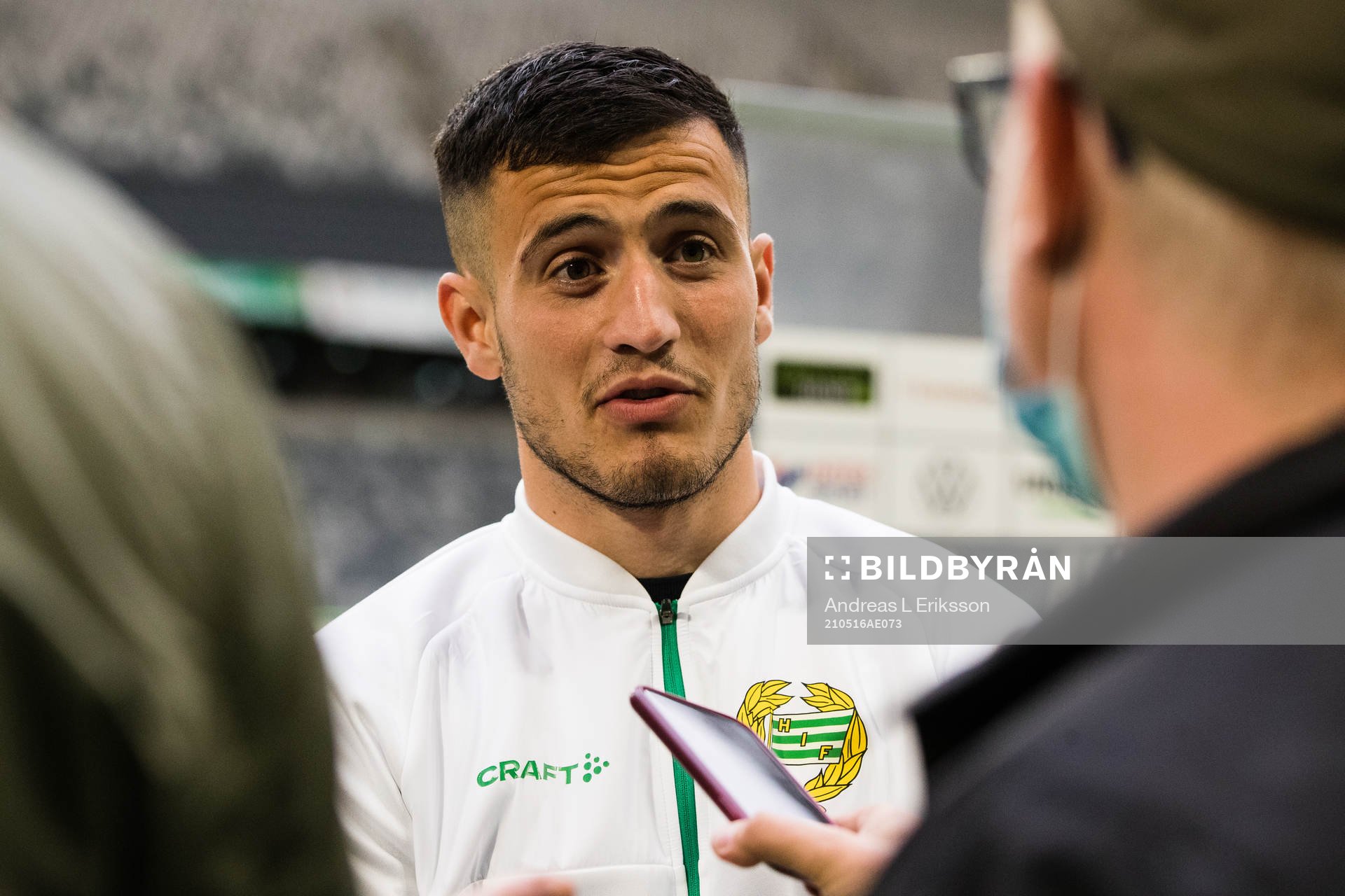 Hammarbys Astrit Selmani talar med media