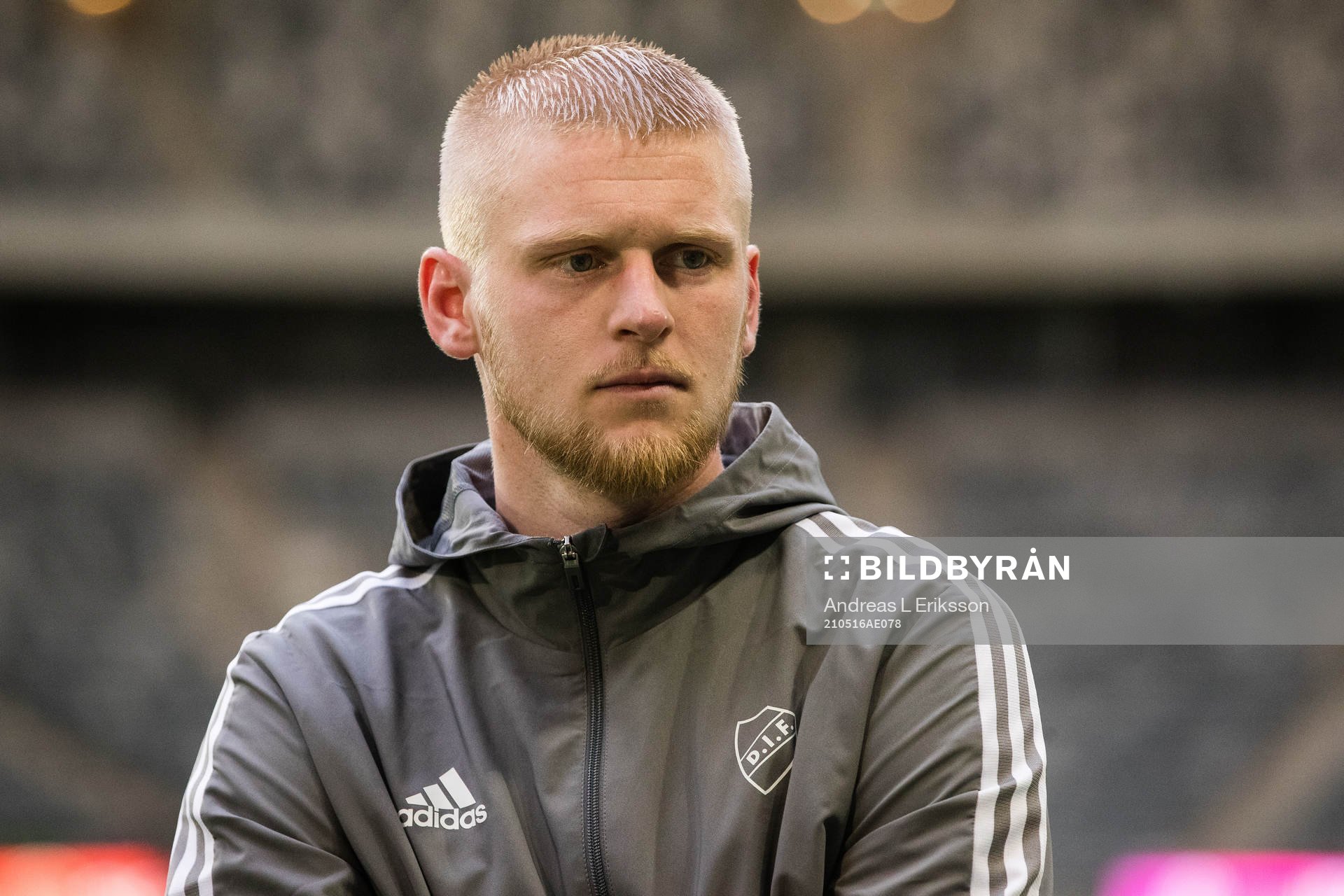 Djurgårdens Kalle Holmberg talar med media