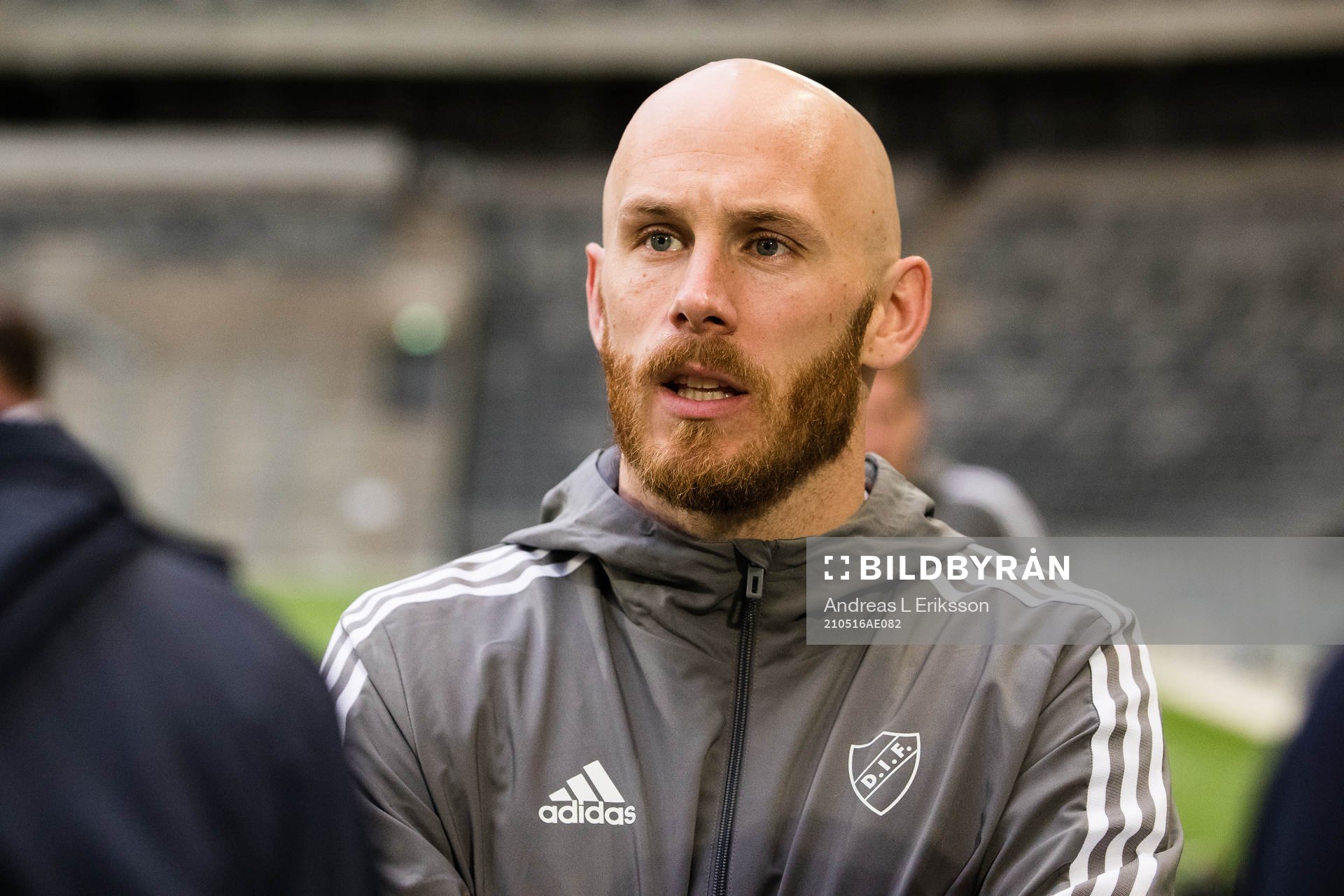 Djurgårdens Magnus Eriksson talar med media