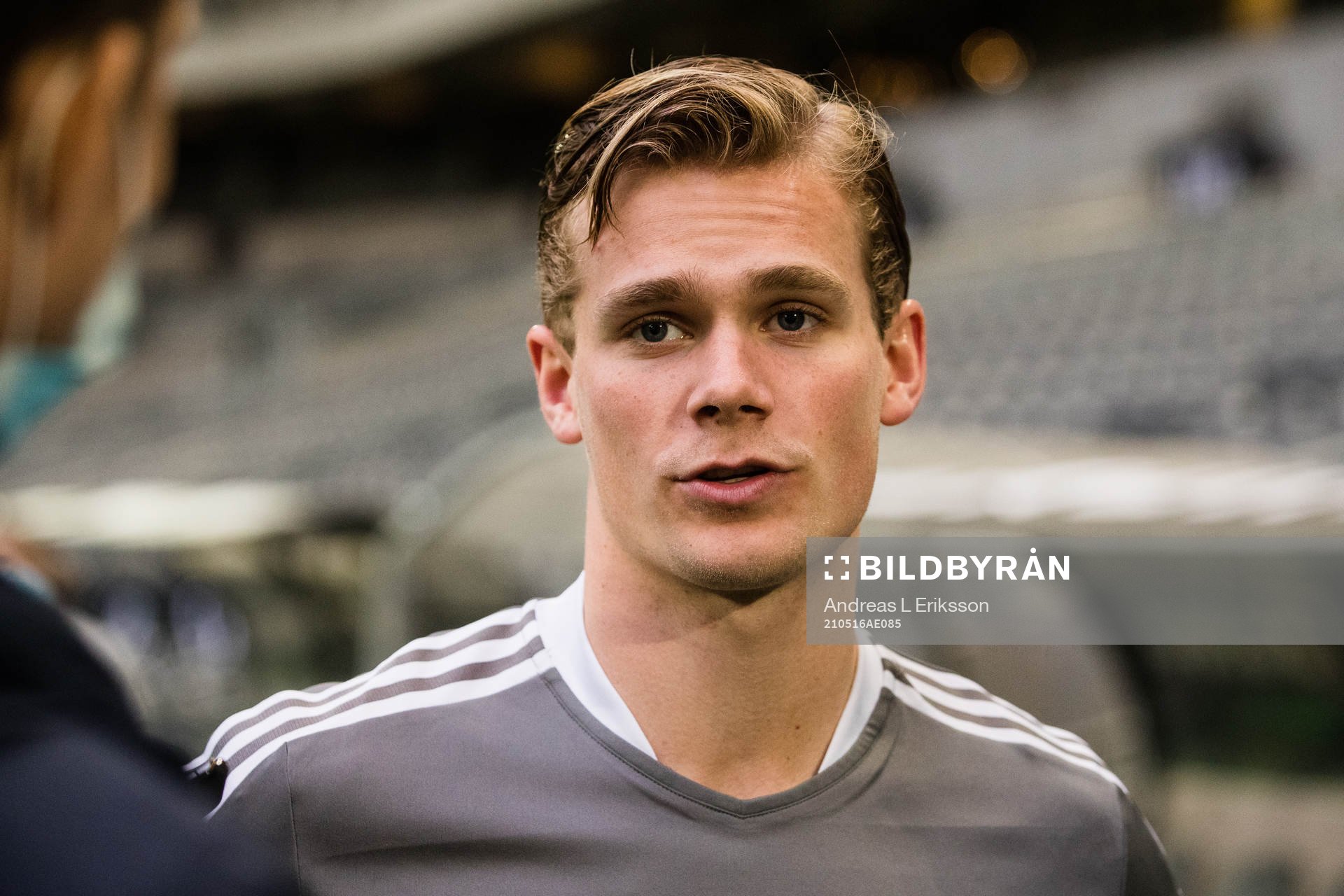 Djurgårdens Hampus Finndell talar med media