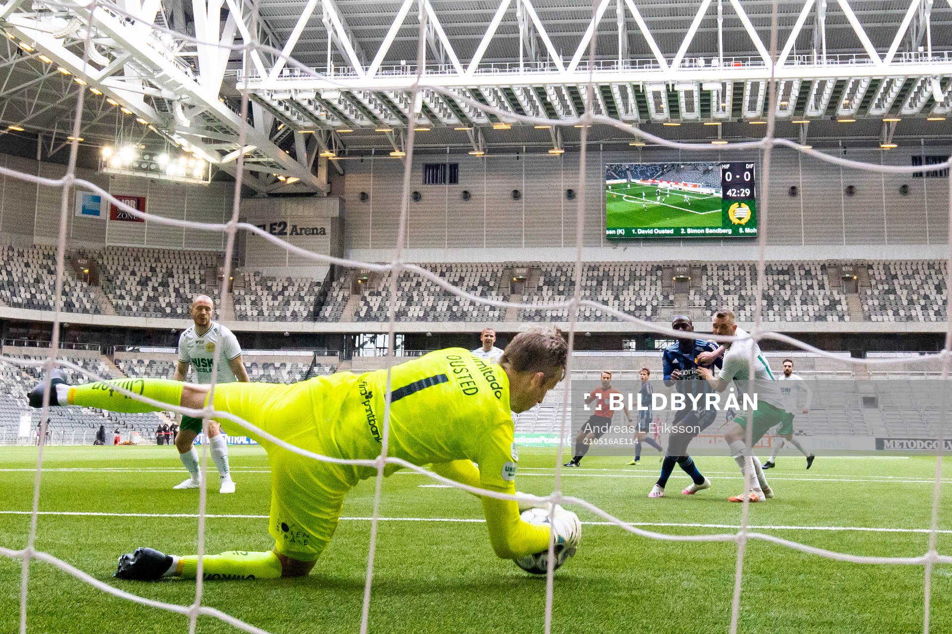 Hammarbys målvakt David Ousted med en räddning