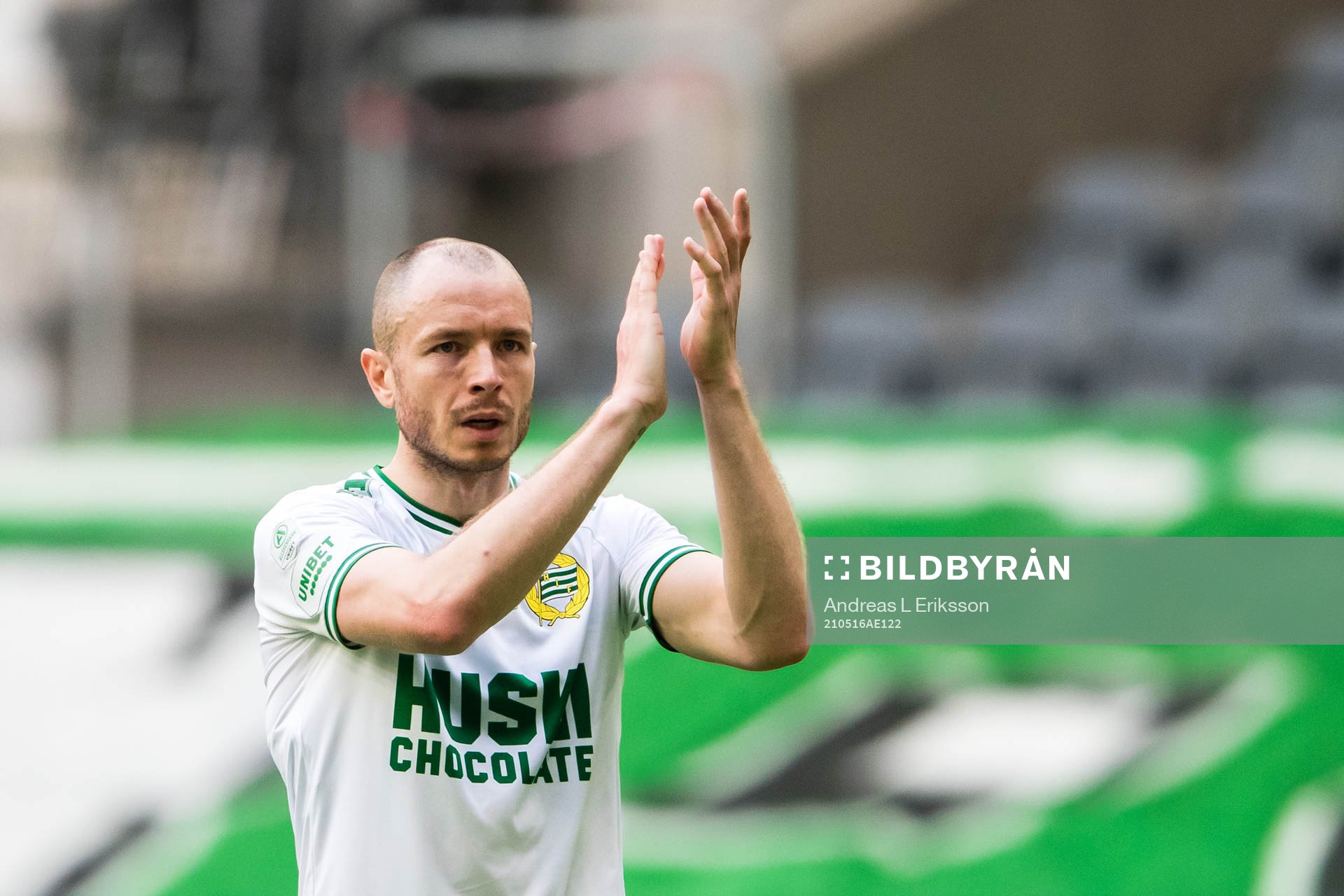 Hammarbys Jon Gudni Fjoluson tackar publiken
