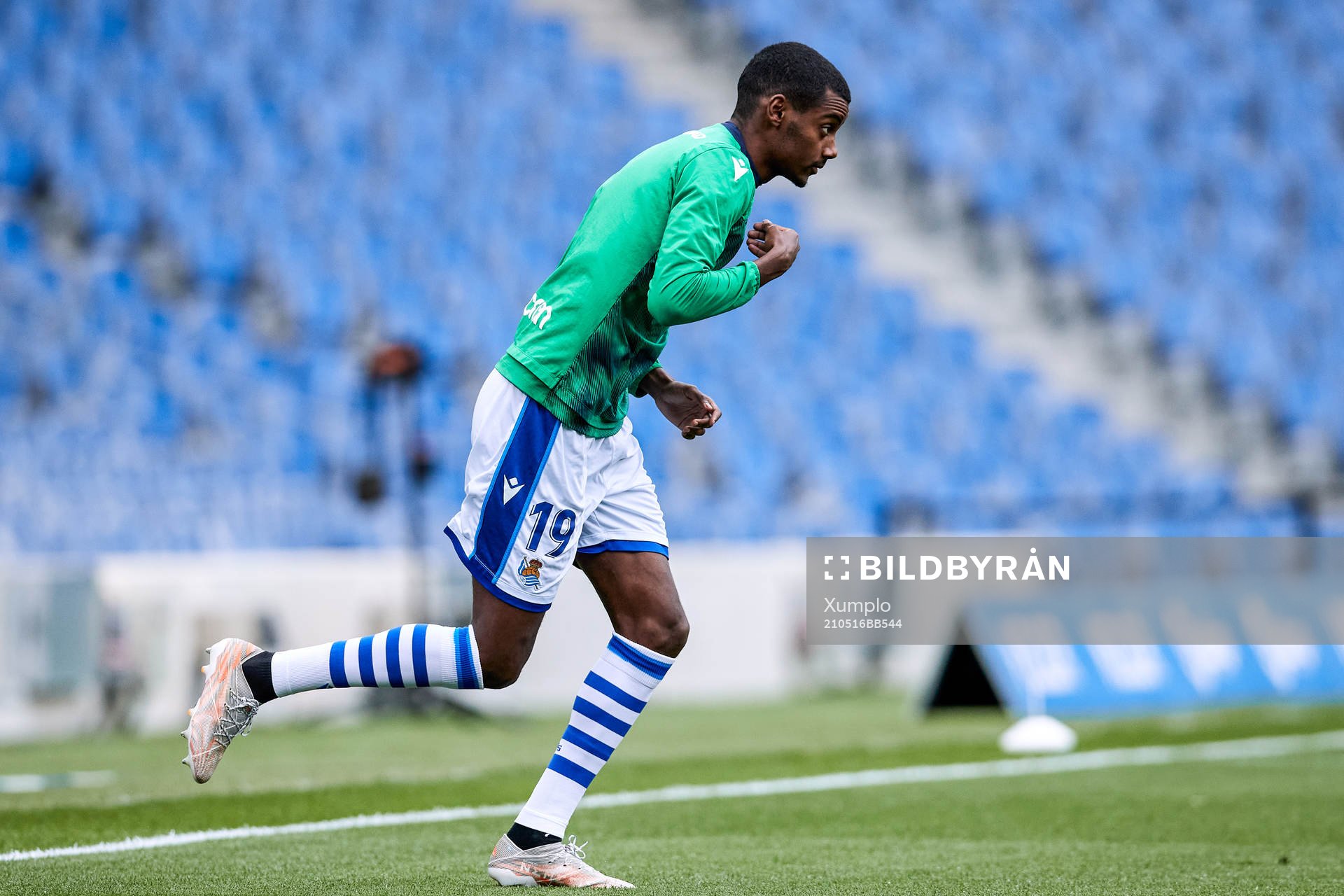 Alexander Isak of Real Sociedad warms up