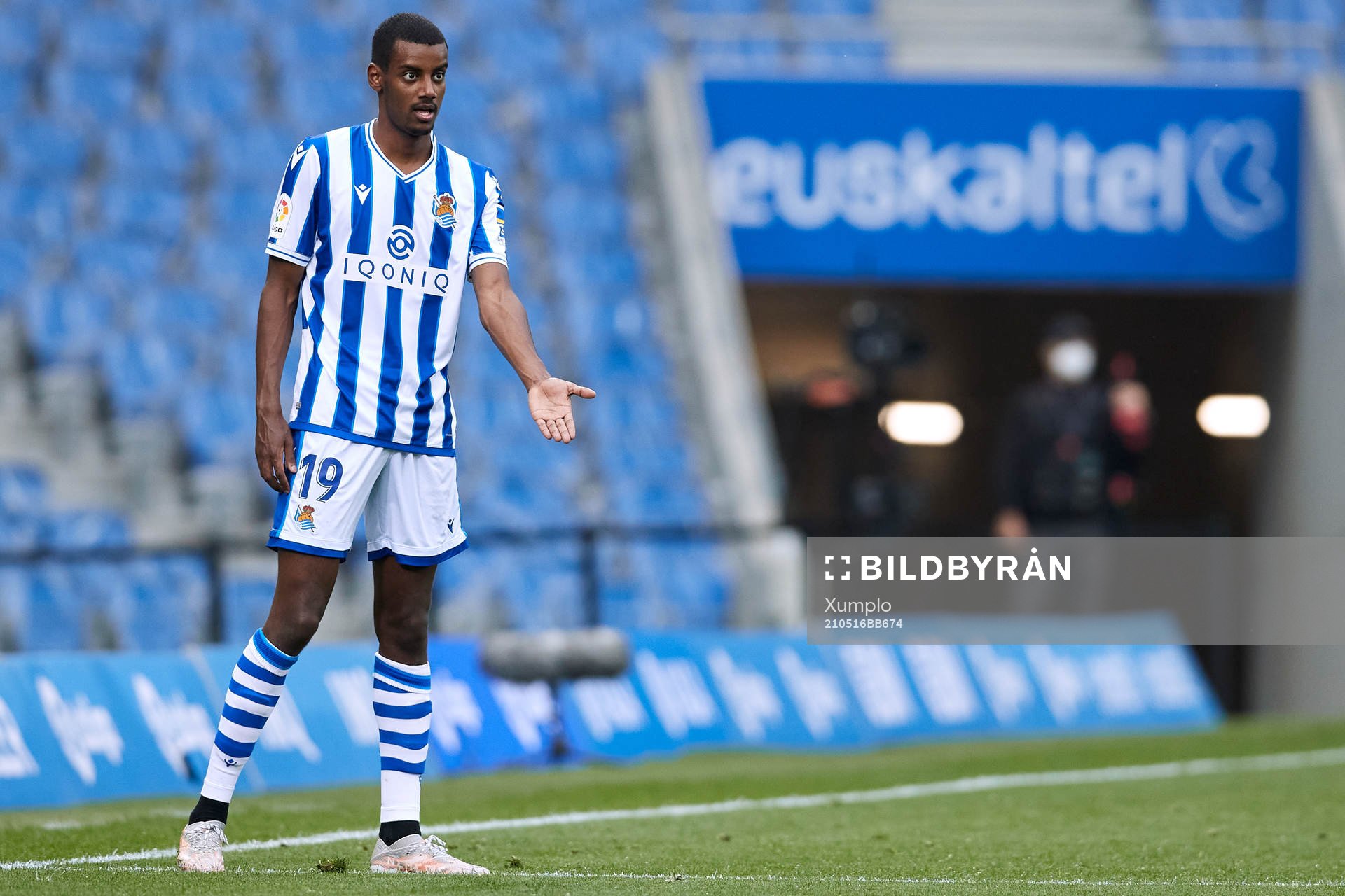 Alexander Isak of Real Sociedad reacts