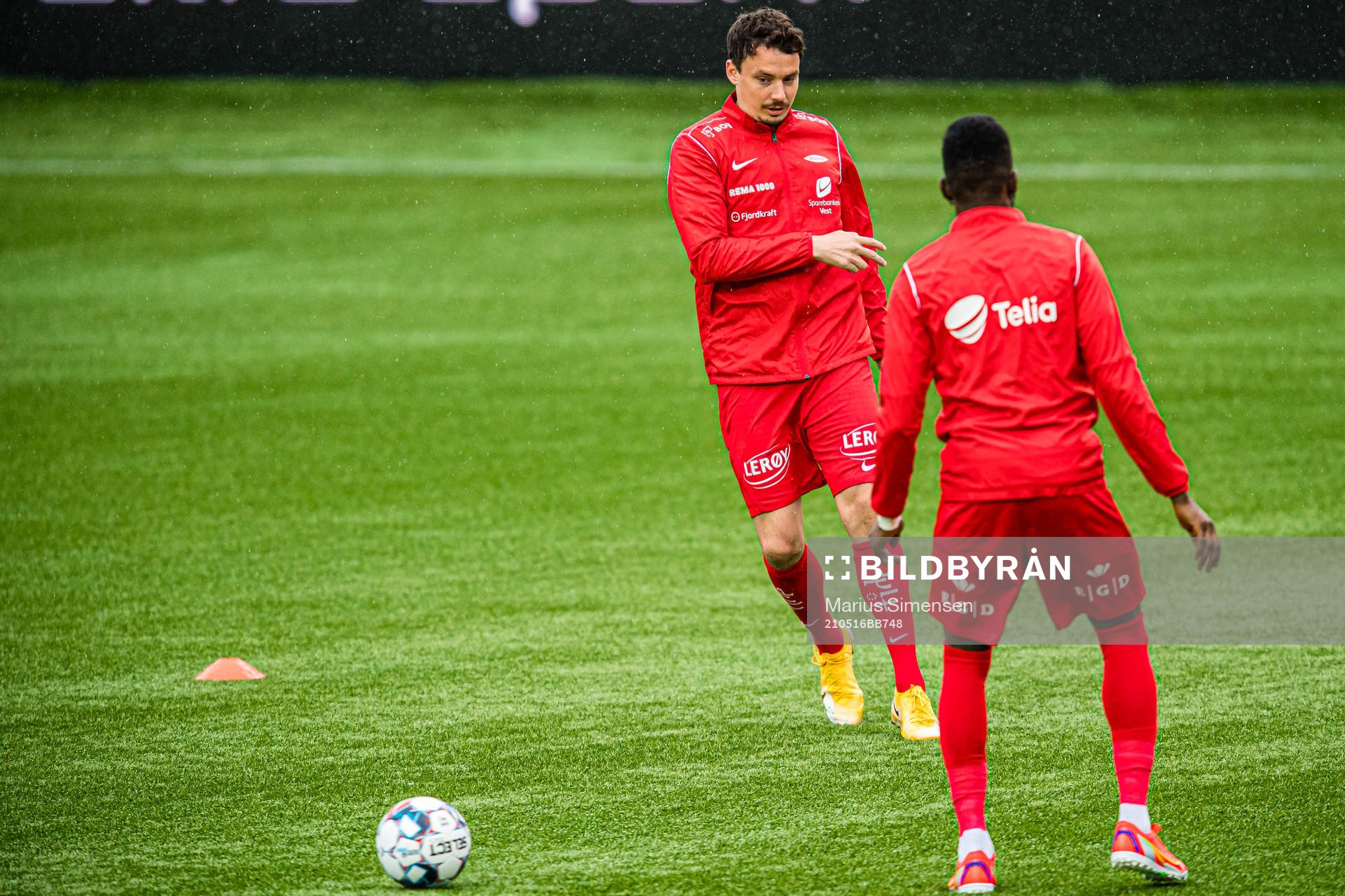 Vegard Valgermo Forren of Brann warms up
