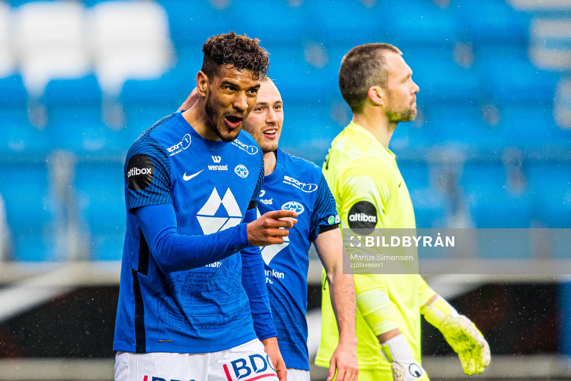 Ohikhuaeme Anthony Omoijuanfo of Molde celebrates